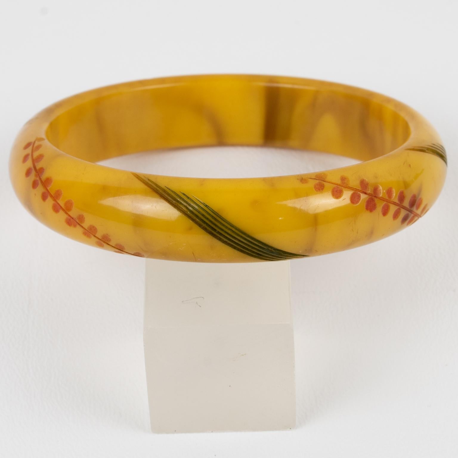 Bracciale in bachelite Bangle Banana Marrone con Intaglio In condizioni buone in vendita a Atlanta, GA