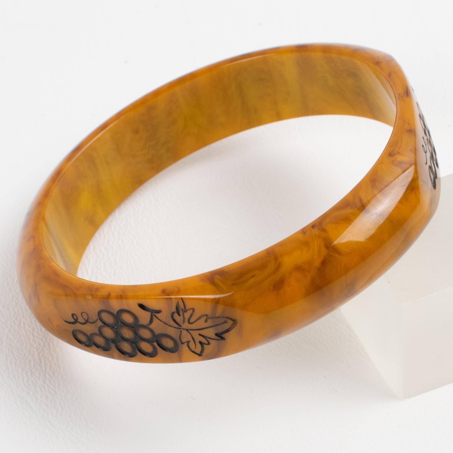 Bracciale in bachelite Bangle Butterscotch con intaglio a vite in vendita 2