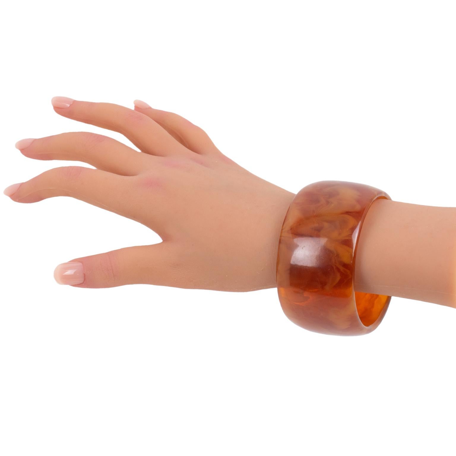 Bracciale in bachelite Bangle Red Tea Amber in vendita 3