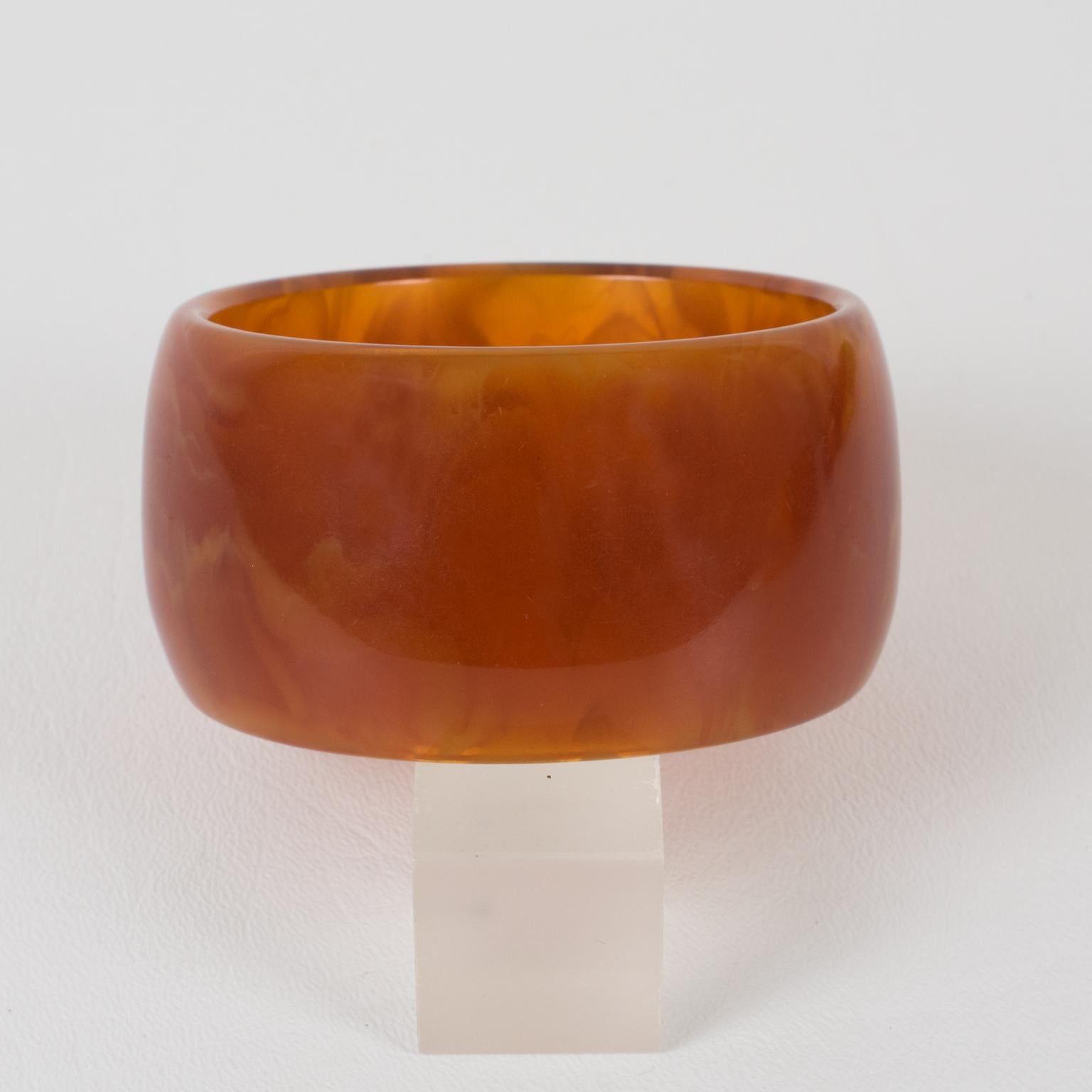 Moderno Bracciale in bachelite Bangle Red Tea Amber in vendita