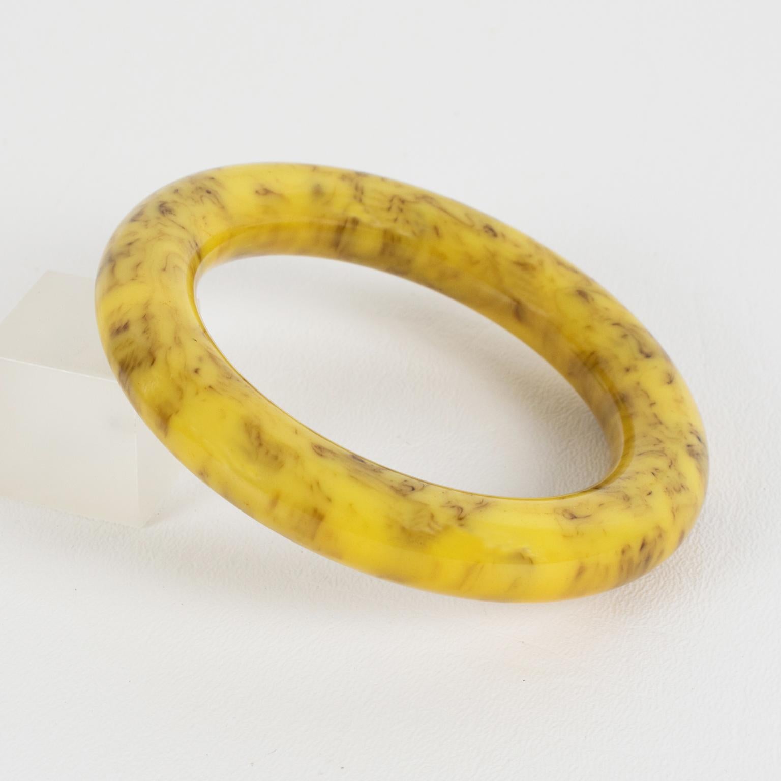 This lovely vanilla and chocolate marble Bakelite bracelet bangle features a chunky tube shape, an intense yellow vanilla custard tone, and swirling cloudy chocolate brown. 
Measurements: Inside across is 2.50 in diameter (6.3 cm) - outside across