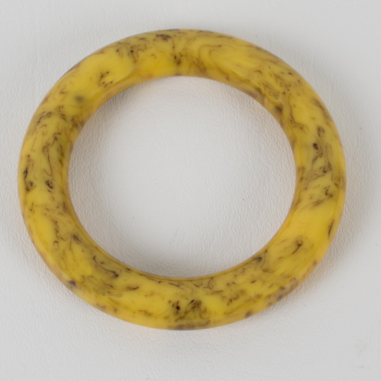 Bakelite Bracelet Bangle Vanilla and Chocolate Marble In Excellent Condition For Sale In Atlanta, GA