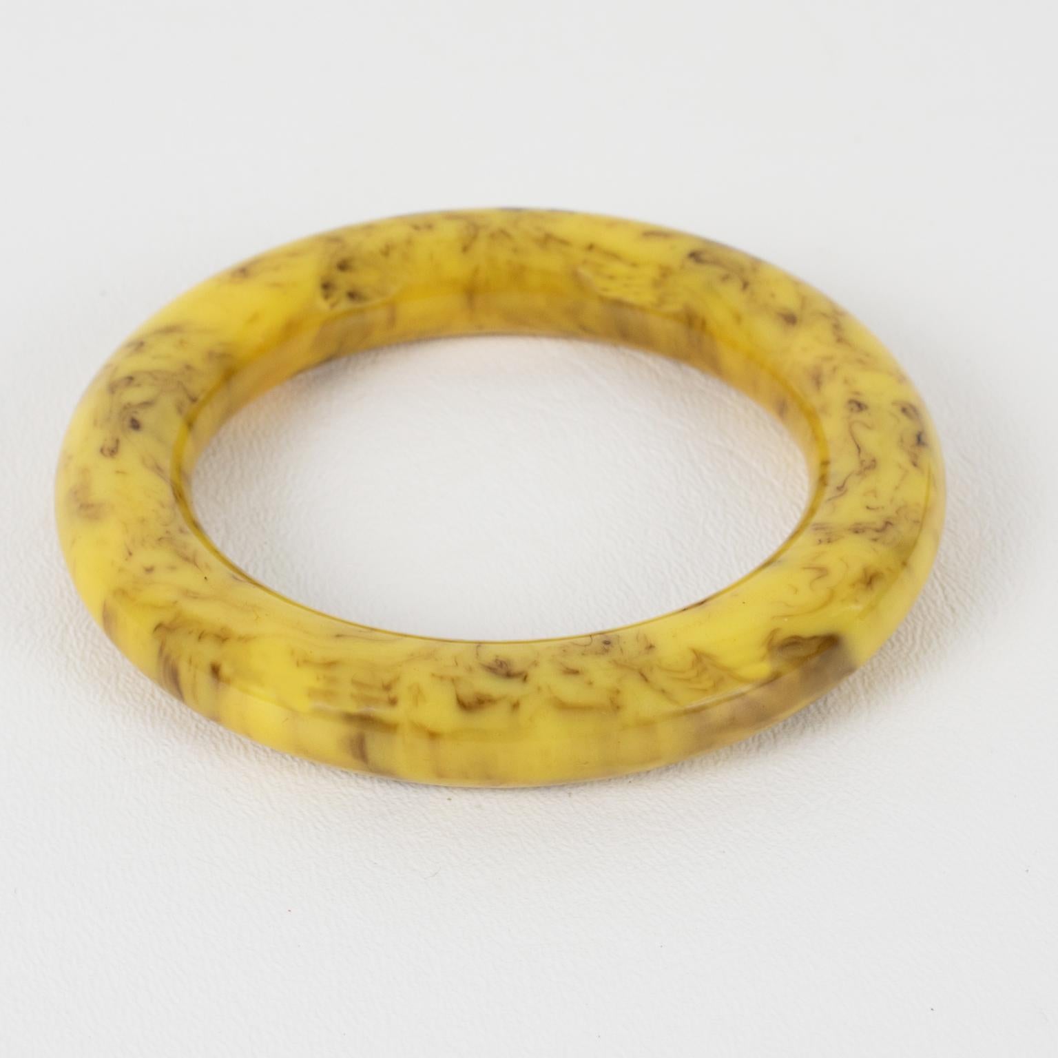 Bakelite Bracelet Bangle Vanilla and Chocolate Marble In Excellent Condition For Sale In Atlanta, GA