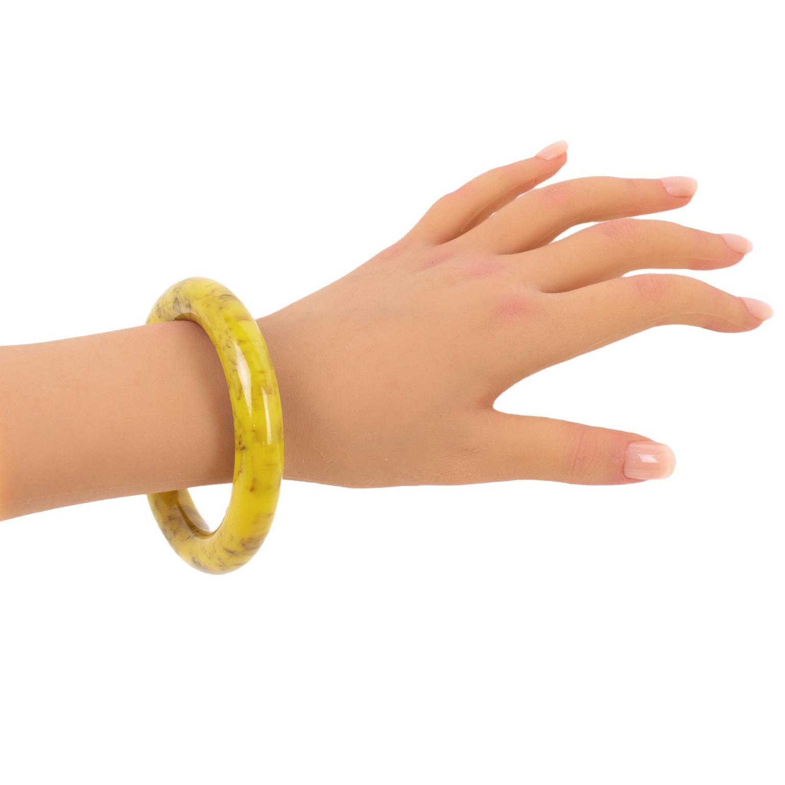 Bakelite Bracelet Bangle Vanilla and Chocolate Marble For Sale 1