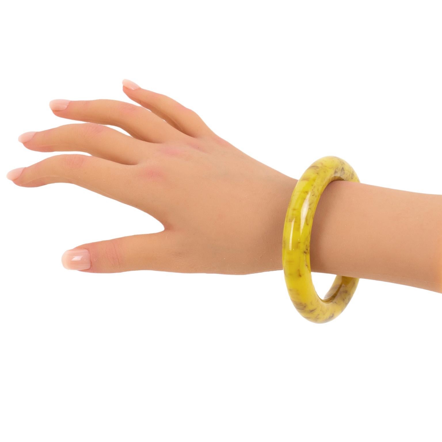 Bakelite Bracelet Bangle Vanilla and Chocolate Marble For Sale 3