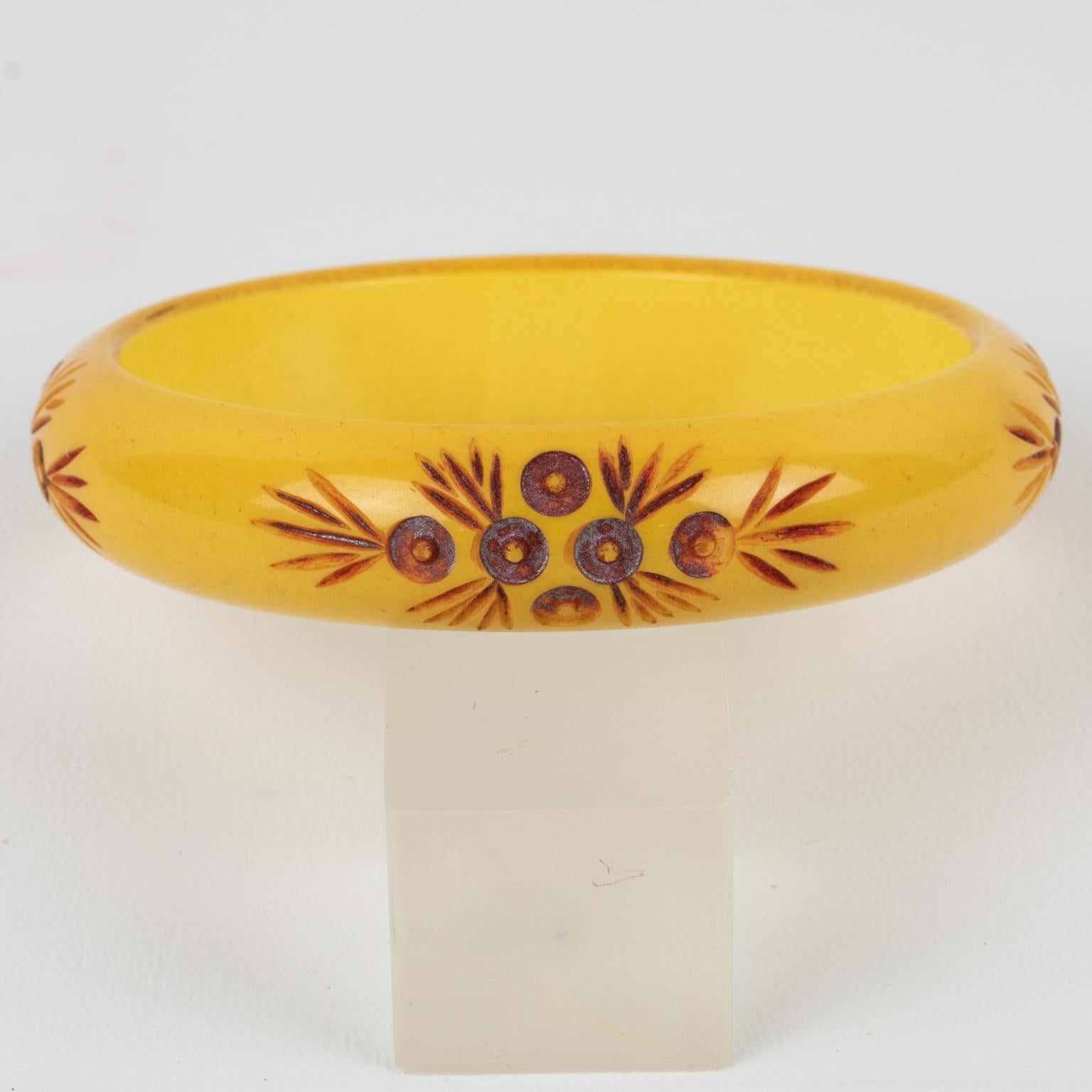 Art Deco Bakelite Bracelet Bangle Yellow Creamed Corn with Carved Red Flowers For Sale