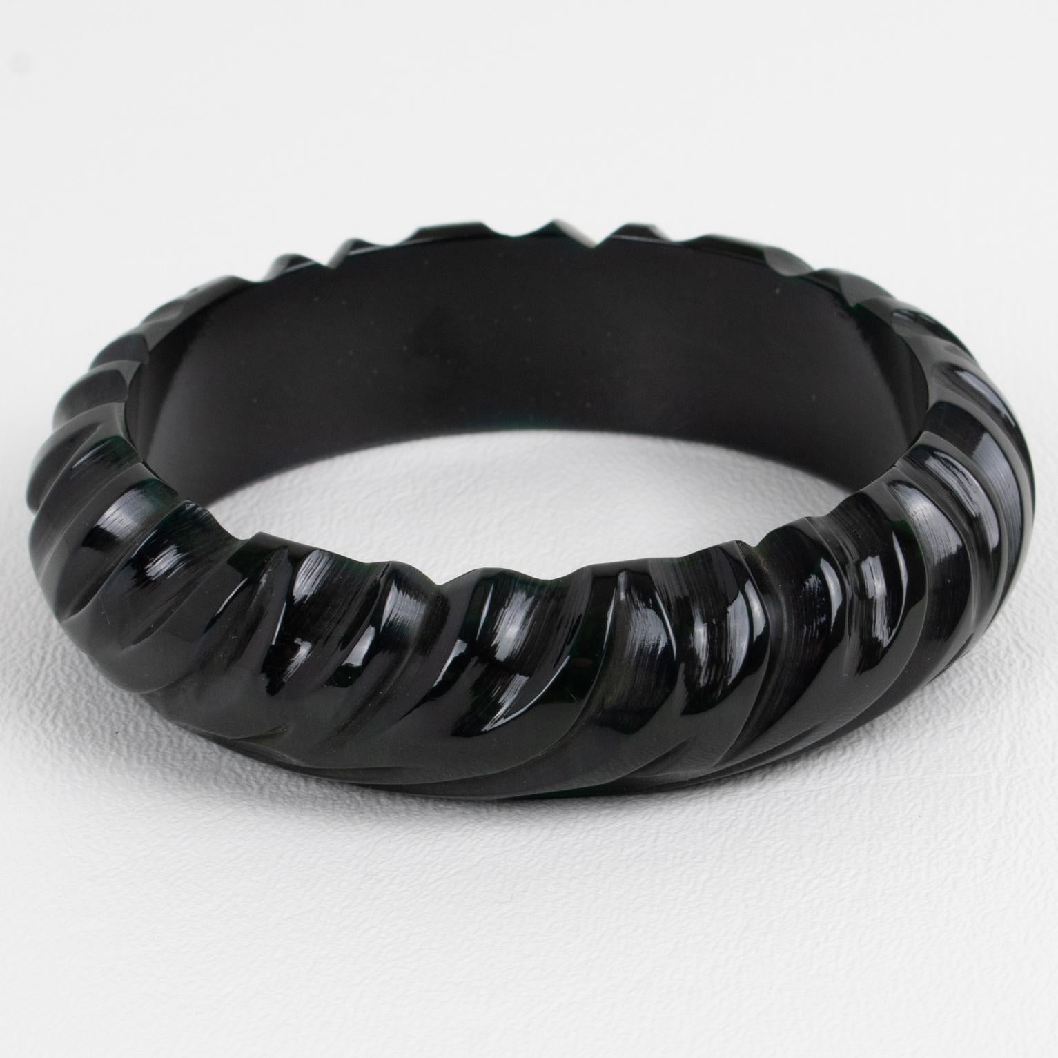 This is a lovely black Bakelite carved bracelet bangle. It features a chunky domed shape with deep geometric carving all around. The color is an intense true licorice black tone.
Measurements: Inside across is 2.57 in diameter (6.5 cm) - outside