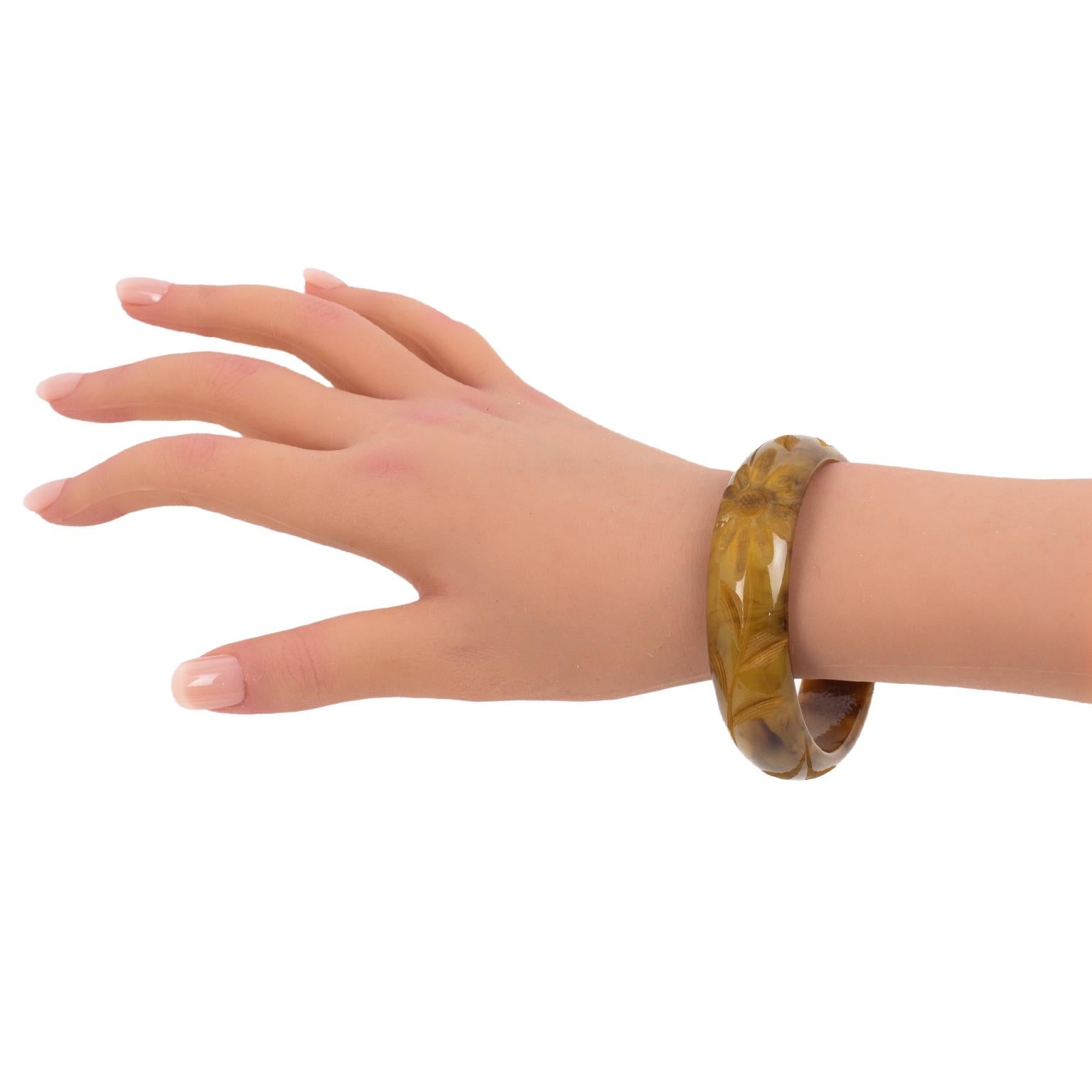 Women's or Men's Bakelite Bracelet Carved Bangle Yellow and Beige Marble For Sale