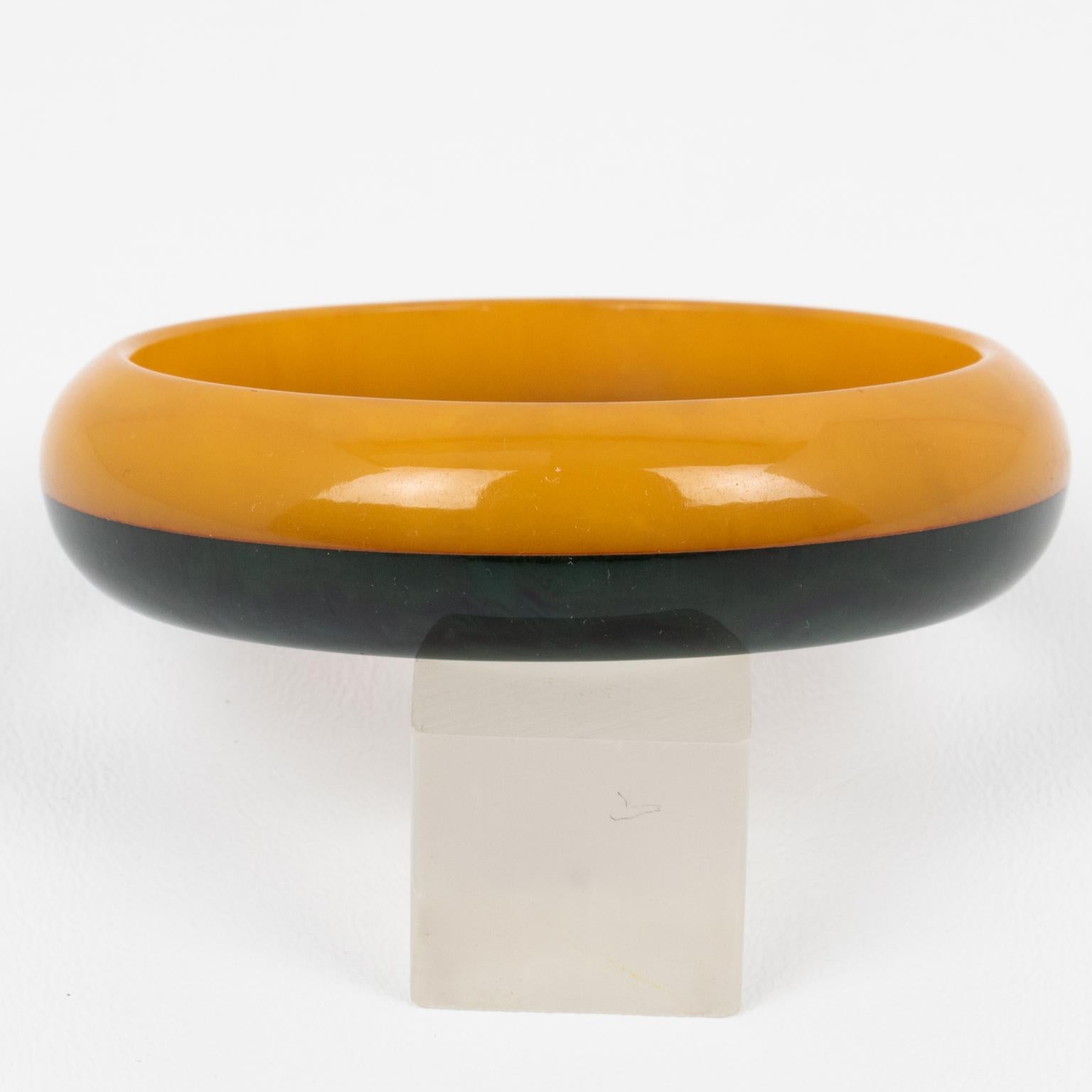 Bakelite Bracelet Laminated Layers Bangle Butterscotch and Green Marble In Excellent Condition For Sale In Atlanta, GA