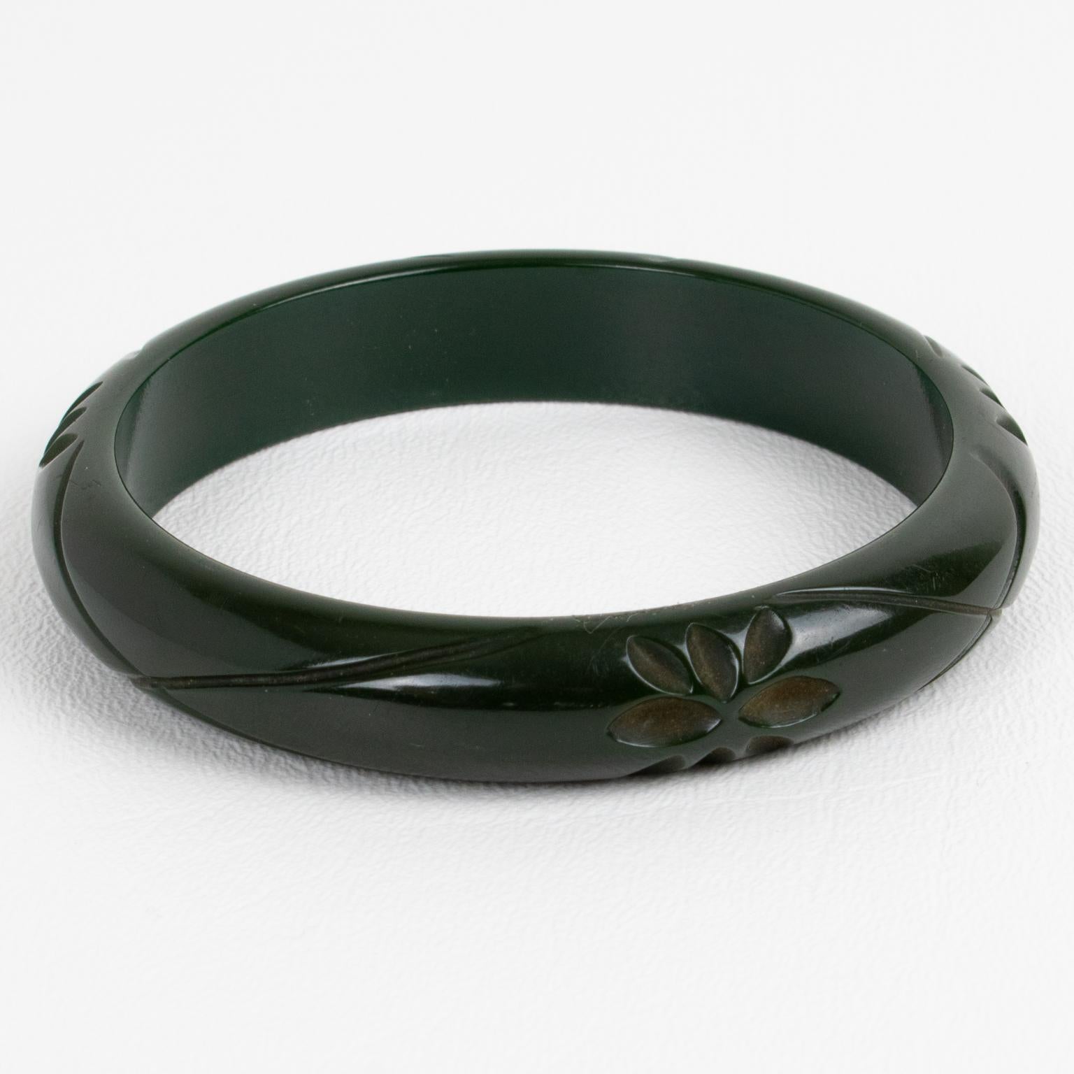 This is an elegant army green Bakelite carved bracelet bangle. It features a spacer domed shape with a deep geometric carving design. The color is an intense dark green plain tone. 
Measurements: Inside across is 2.57 in diameter (6.5 cm) - outside