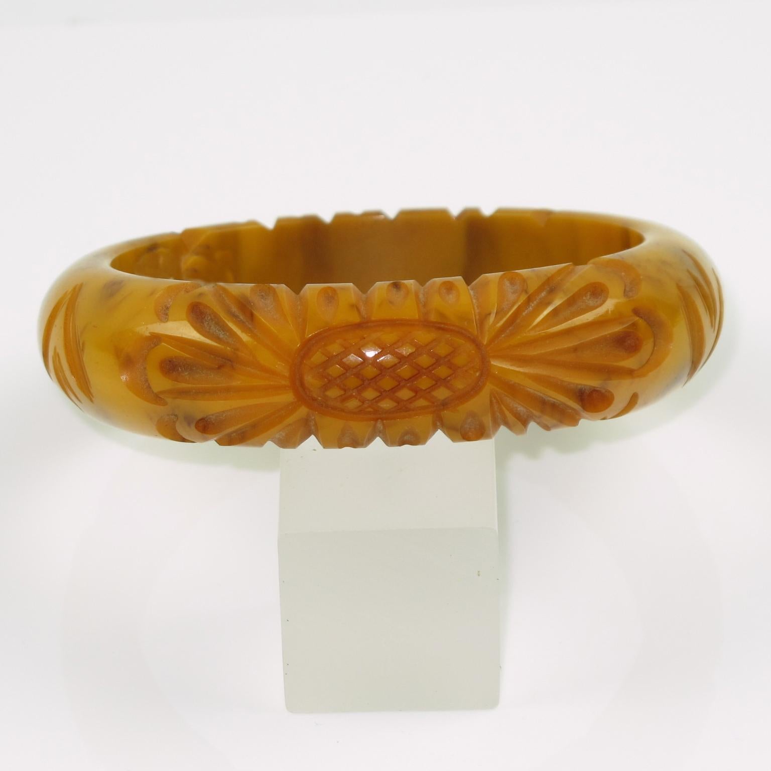 Art Deco Bakelite Carved Bracelet Bangle Banana and Brown Marble For Sale