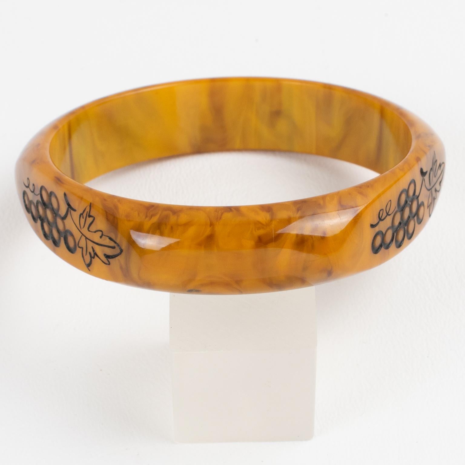 Bakelite Carved Bracelet Bangle Butterscotch and Black Marble In Excellent Condition For Sale In Atlanta, GA