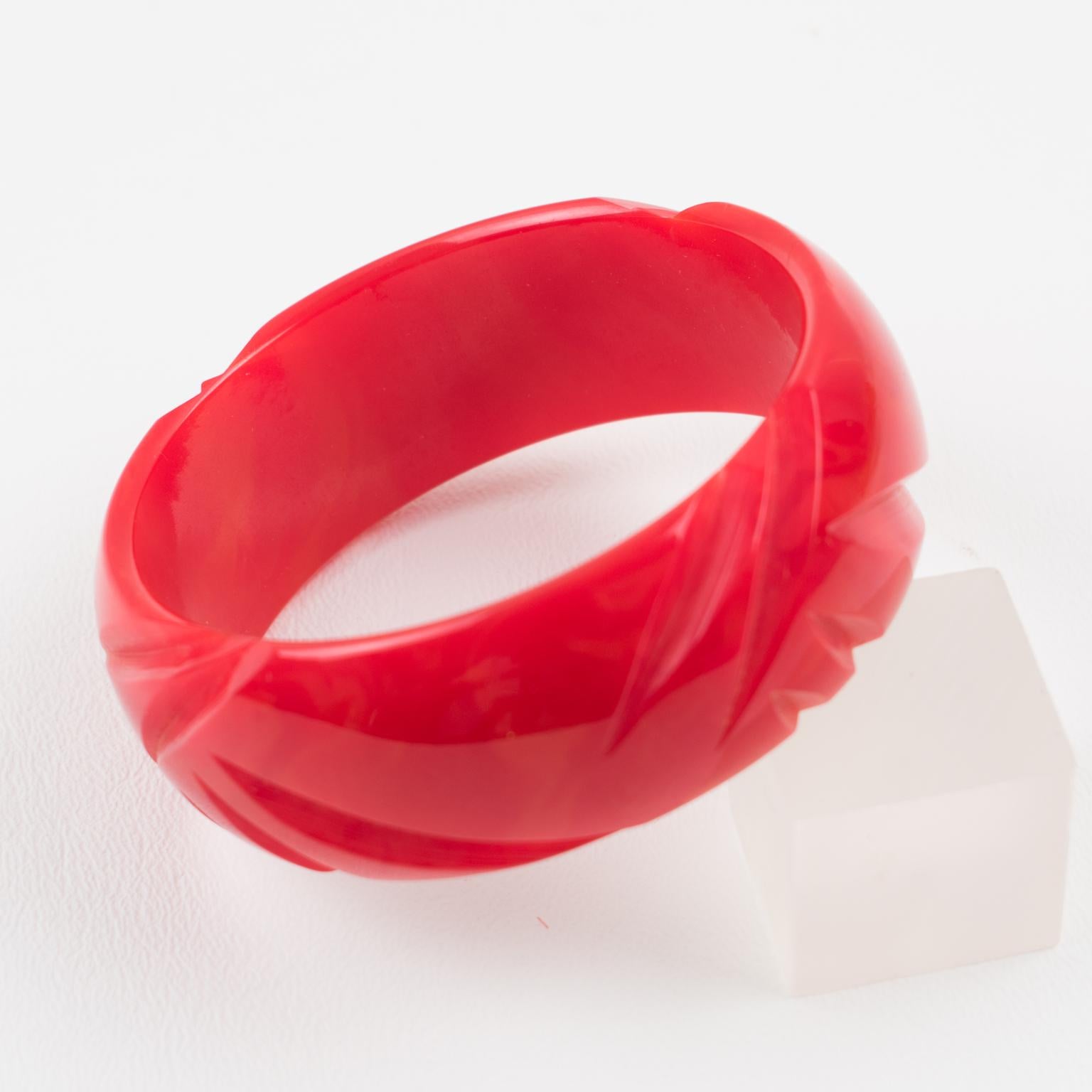 Lovely cherry red marble Bakelite bracelet bangle. Chunky domed shape with deep stripes carved design all around. Intense red color with lighter swirling.
Measurements: Inside across is 2.50 in. diameter (6.3 cm) - outside across is 3.07 in.