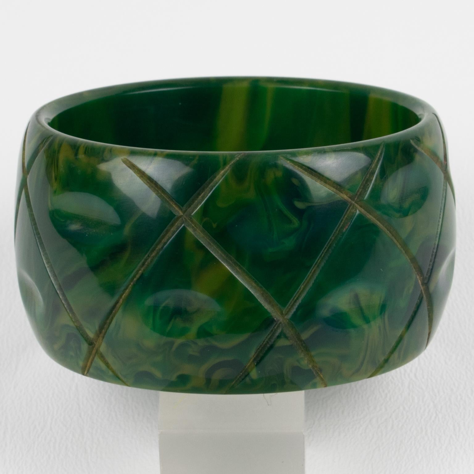 Art Déco Bracciale in bachelite Bangle BlueMoon con intaglio in vendita