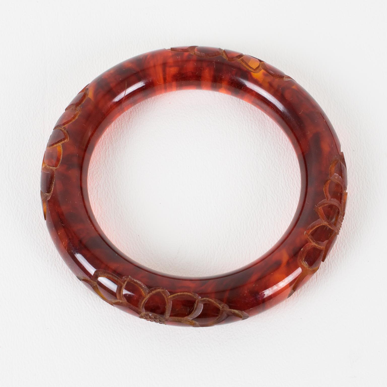 Bakelite Carved Bracelet Bangle in Cloudy Red Tea Amber Color In Excellent Condition For Sale In Atlanta, GA