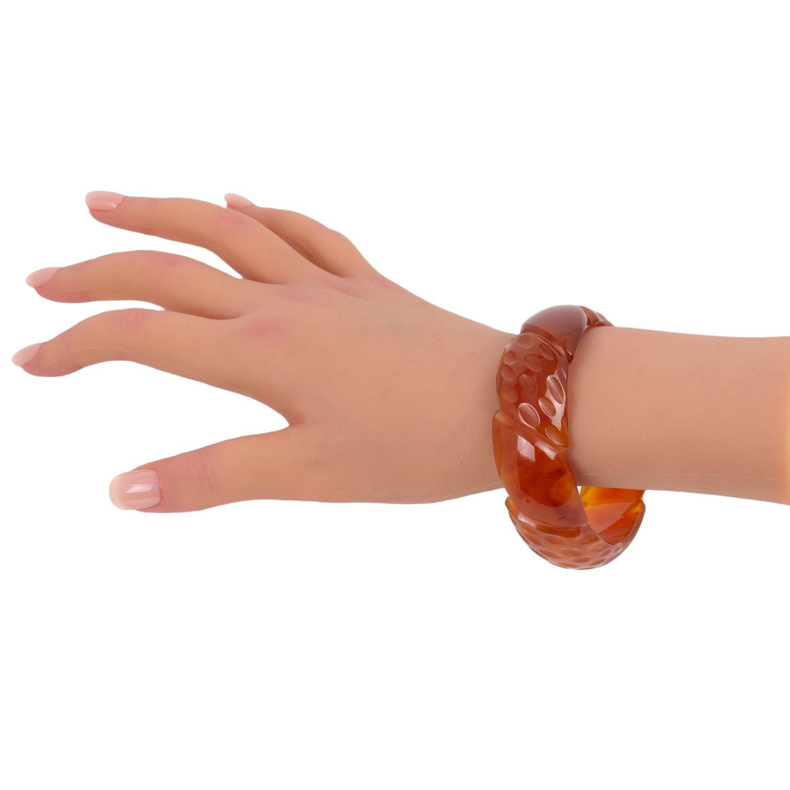 Bakelite Carved Bracelet Bangle Red Tea Amber Marble In Good Condition For Sale In Atlanta, GA