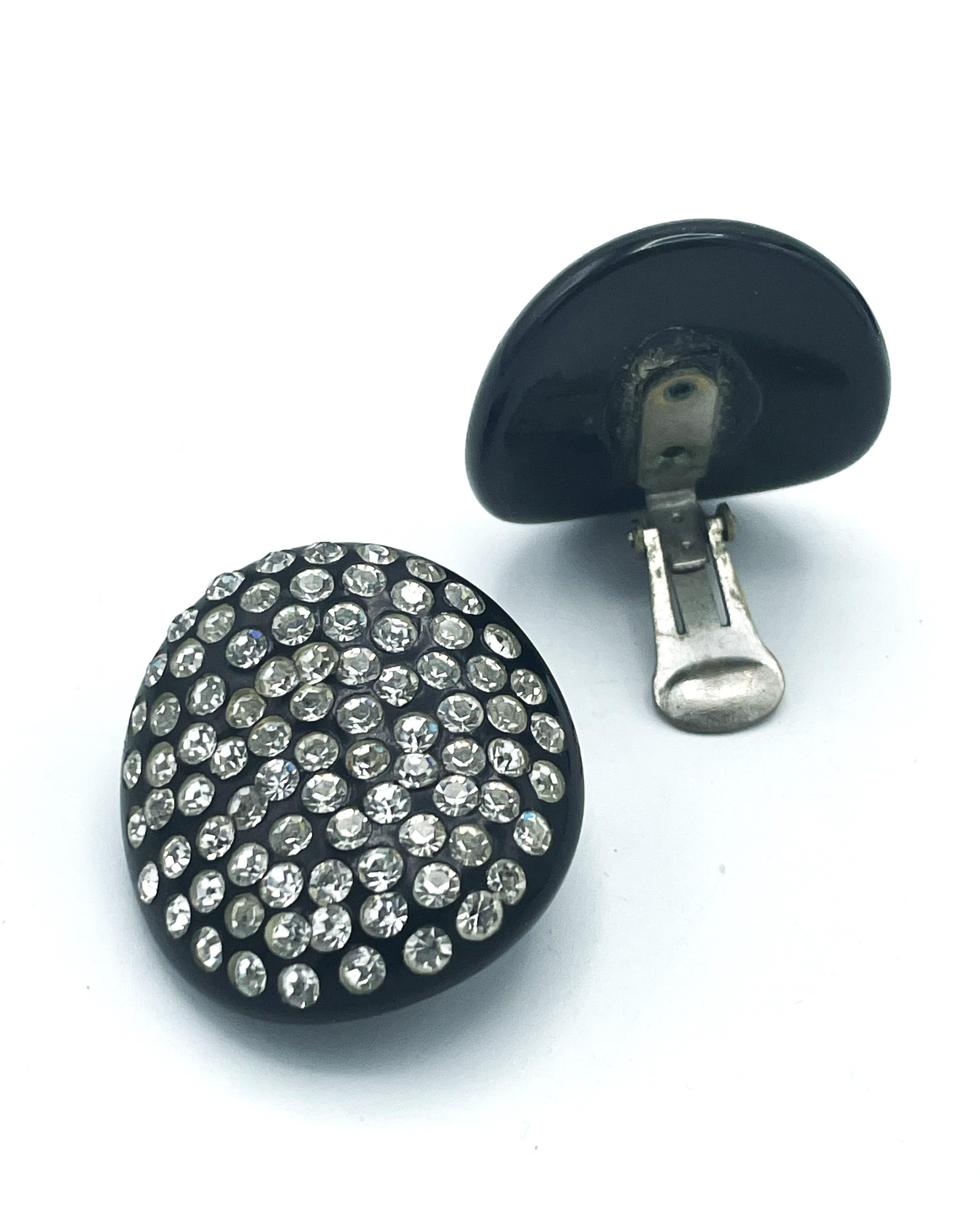 Manchette en bakélite noire avec pierres de rinçage et boucle d'oreille clip-un en bakélite, 1950' Bon état - En vente à Stuttgart, DE