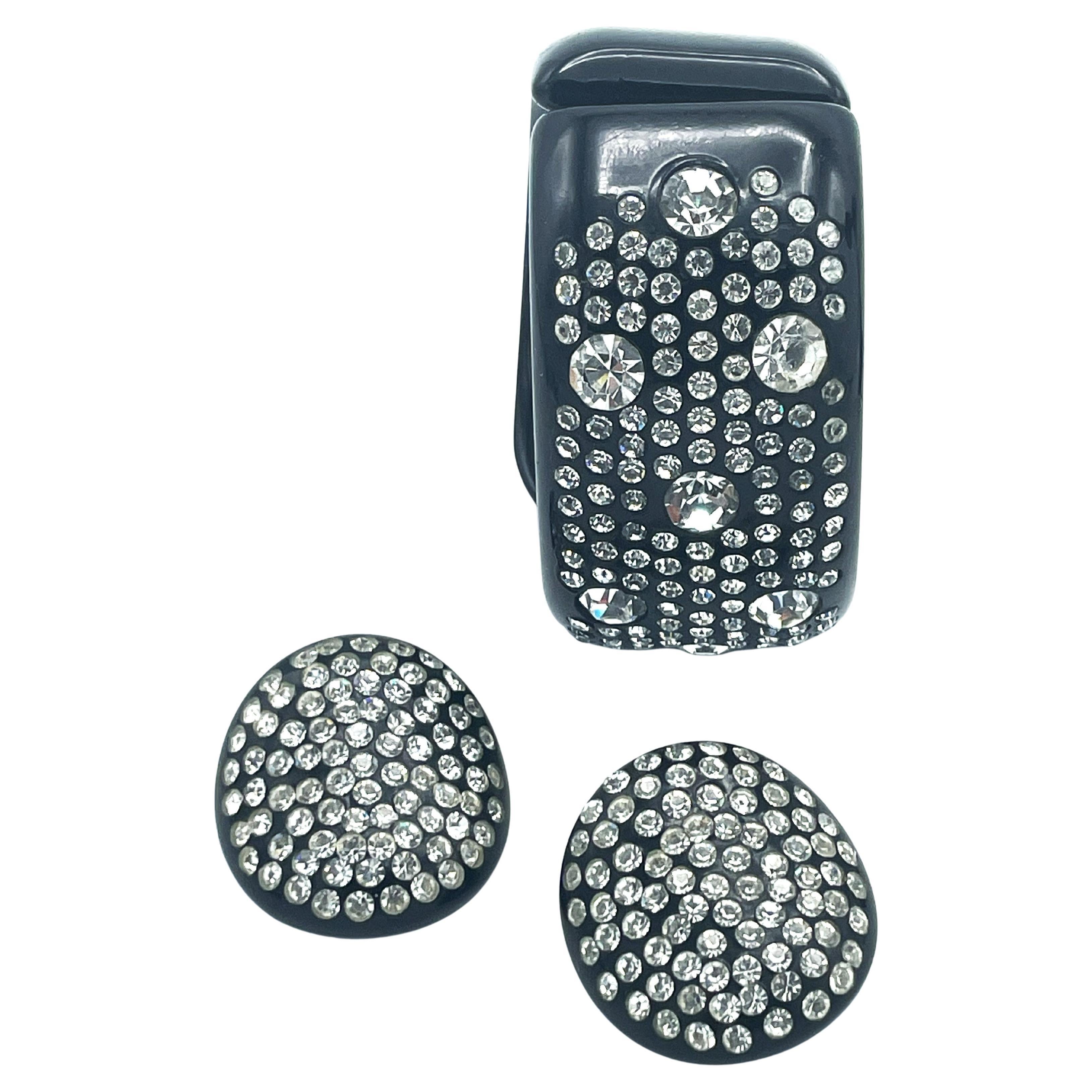 Brazalete de baquelita negro con brillantitos y pendiente de baquelita adecuado, 1950'