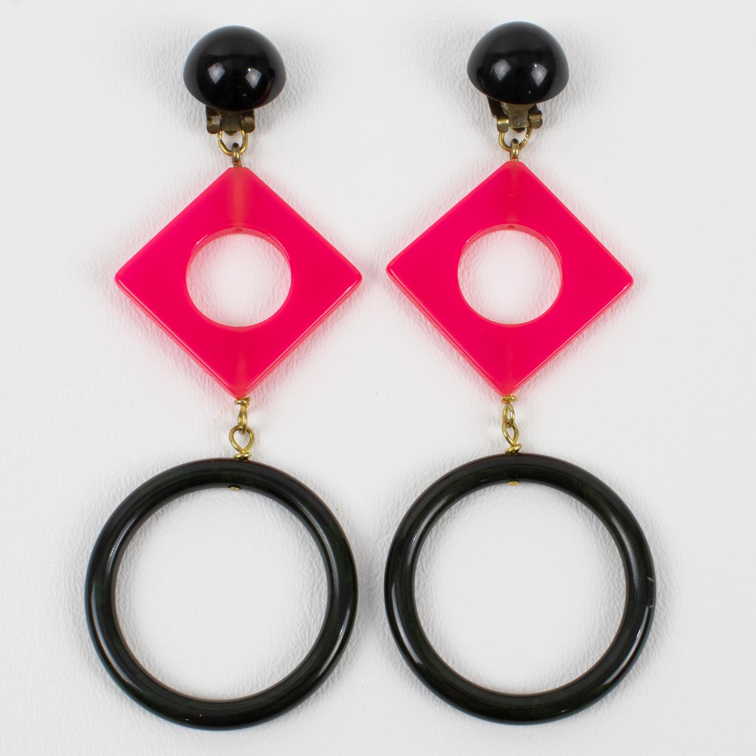 Modernist Bakelite Dangle Clip Earrings Black and Hot Pink Colors Pop Art Style For Sale