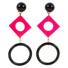 Bakelite Dangle Clip Earrings Black and Hot Pink Colors Pop Art Style