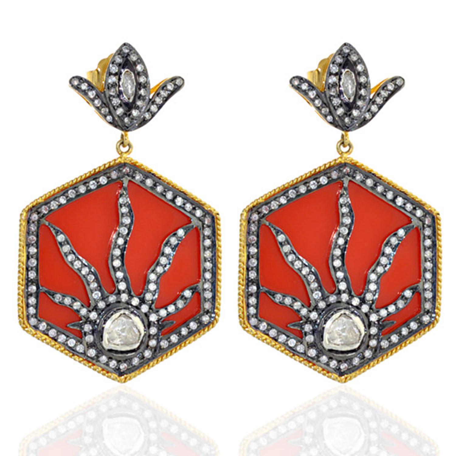 Taille ronde Boucles d'oreilles pendantes en bakélite avec motif soleil fabriquées par Diamonds en or et argent 14 carats en vente