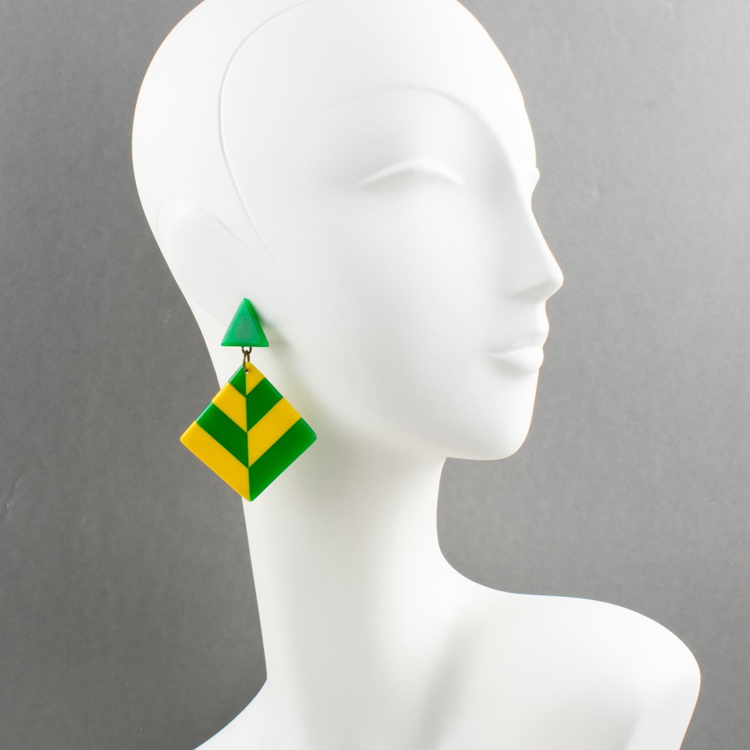 Boucles d'oreilles pendantes en bakélite Greene & Greene Greene en vente 3