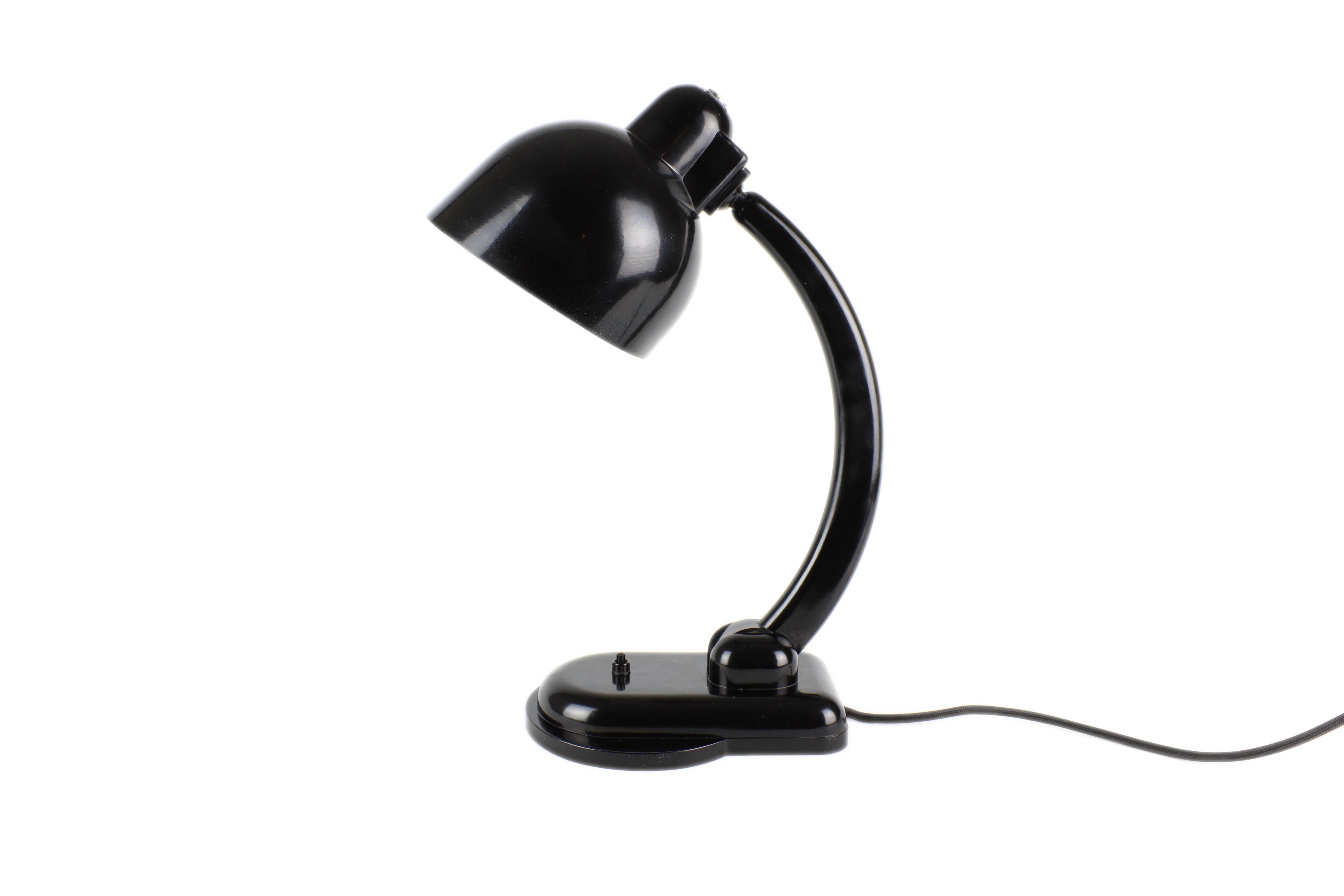 Schreibtischlampe aus Bakelit Christian Dell (Bauhaus) im Angebot