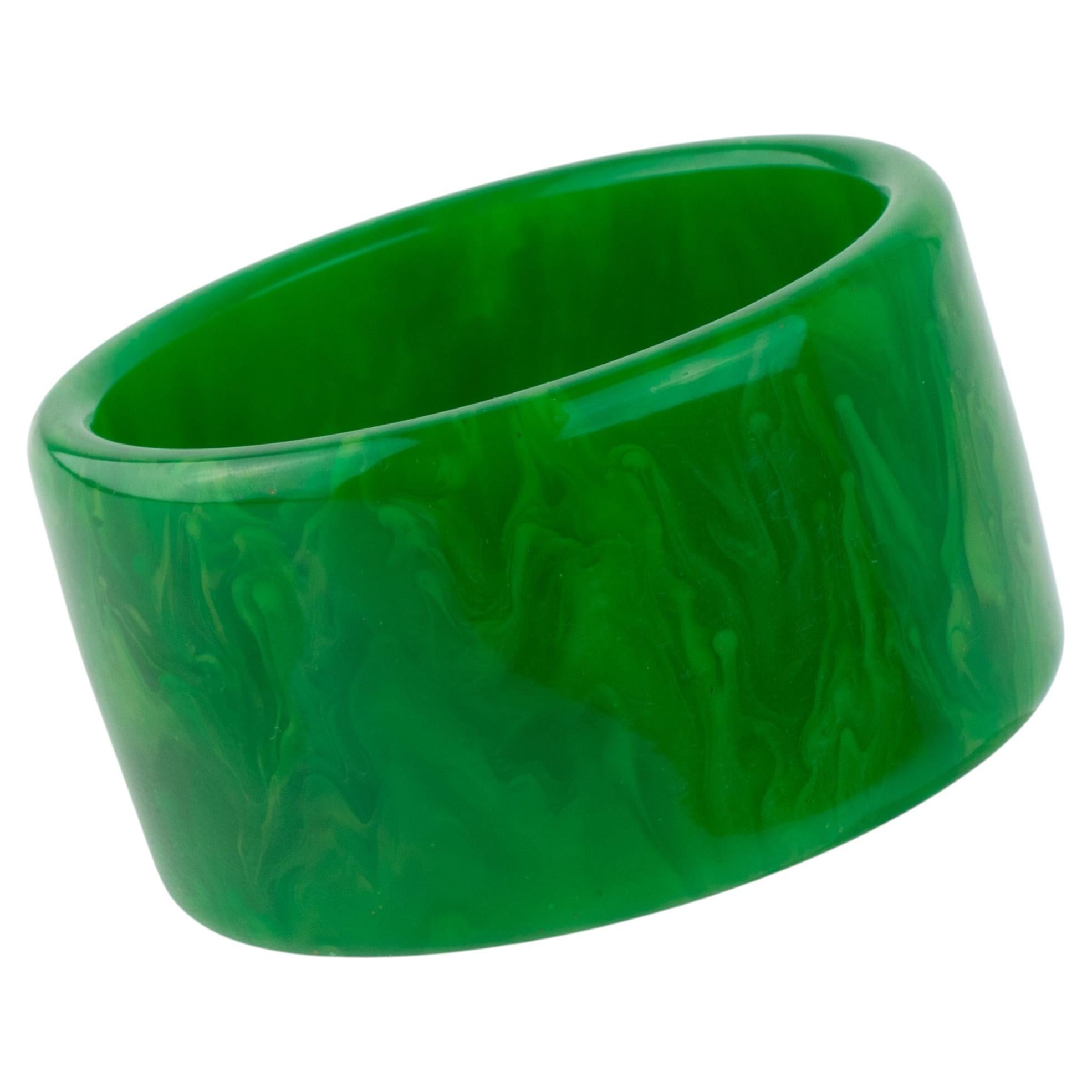 Bracelet rigide extra-large en bakélite, motif marbre vert émeraude en vente