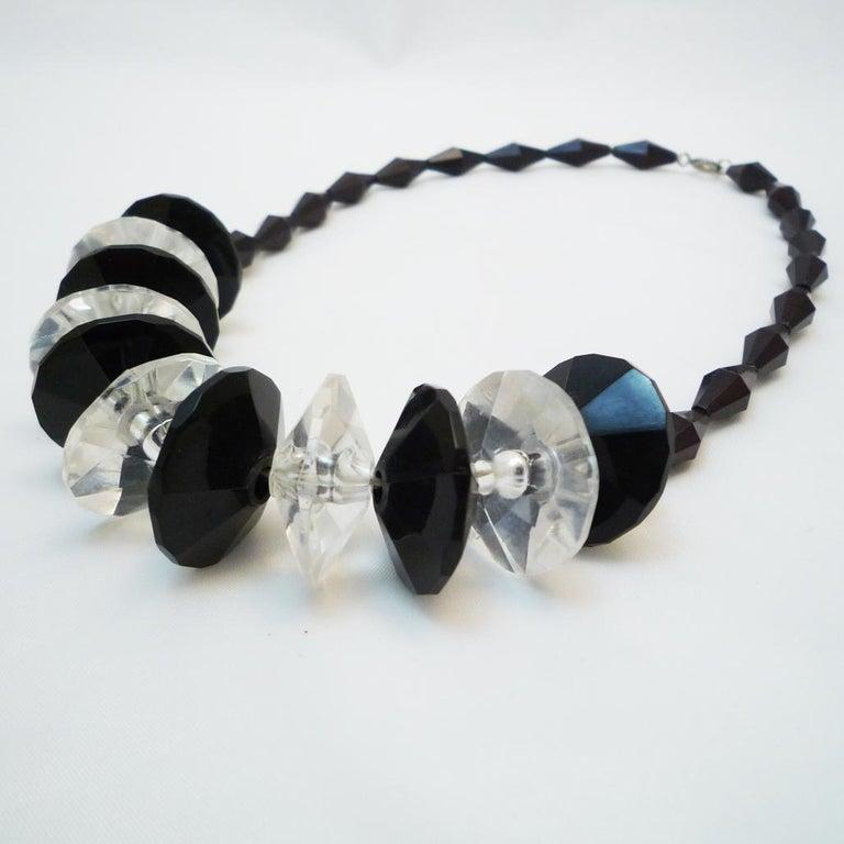 Bakelite Necklace Art Deco

with black and transparent, faceted polished elements

France around 1950

chain length: 45 cm