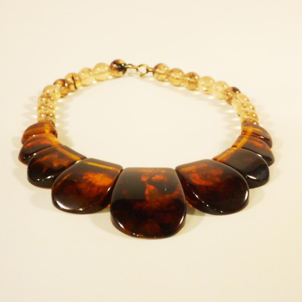 Bakelite necklace in horn optic, France, around 1920

Bakelite necklace, bakelite elements running on pearls, largest element 4 x 6 x 1 cm.
Width:
1 cm
Height:
42 cm
Depth:
1 cm
Color:
Brown
Material:
other plastics
Known defects:
minimal wear