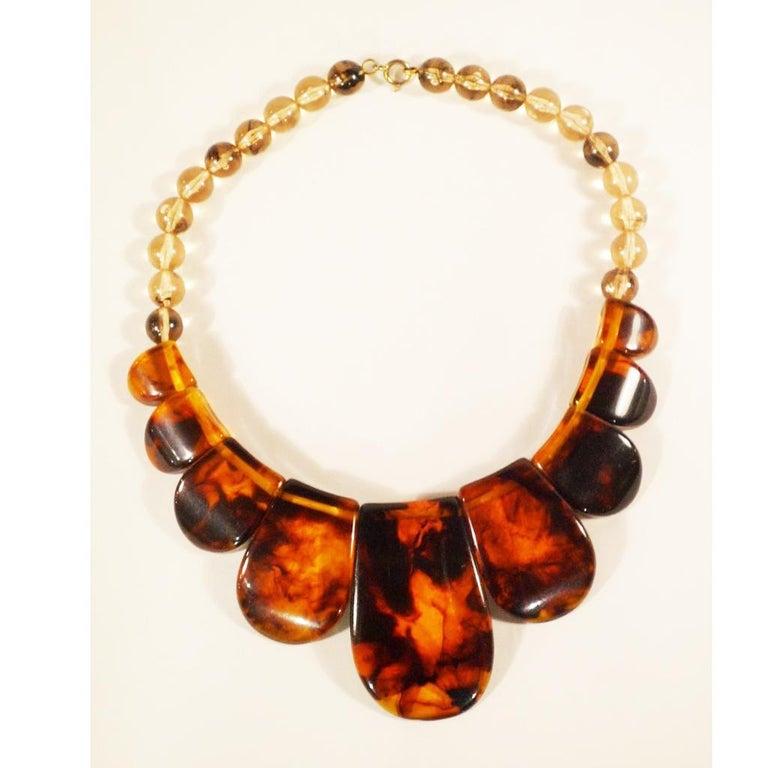 Art Deco Bakelite necklace in horn optic, France, around 1920 For Sale