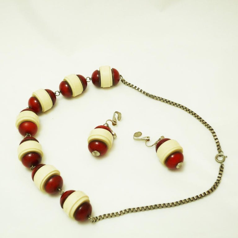 Bakelite necklace with earrings For Sale at 1stdibs