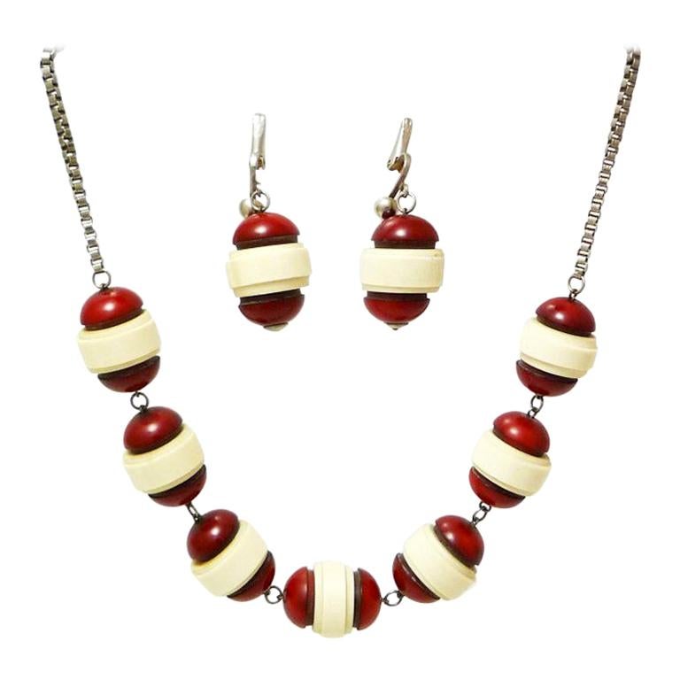 Bakelite necklace with earrings