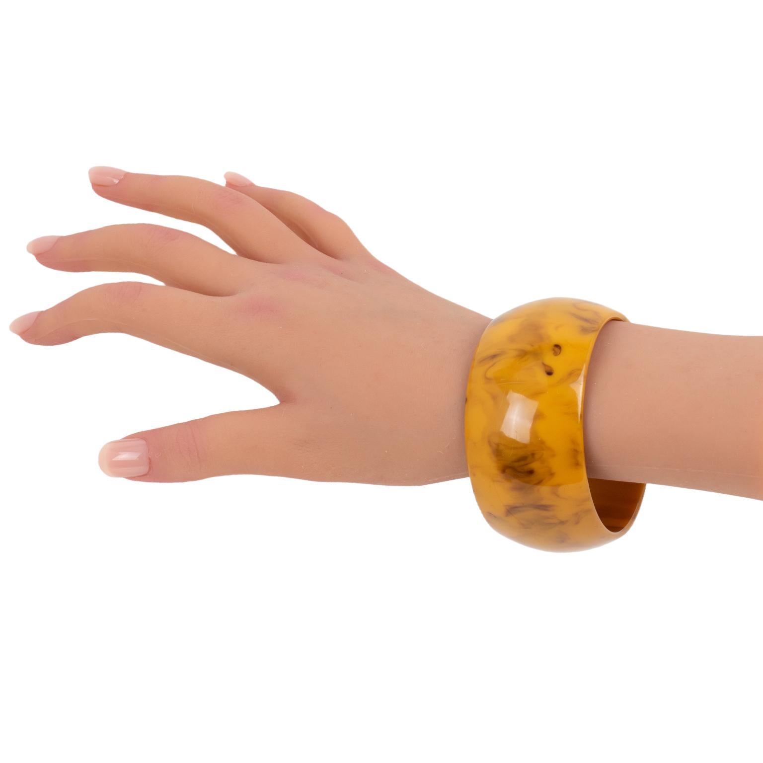 Bakelite Oversized Bracelet Bangle Butterscotch and Black Marble In Excellent Condition For Sale In Atlanta, GA