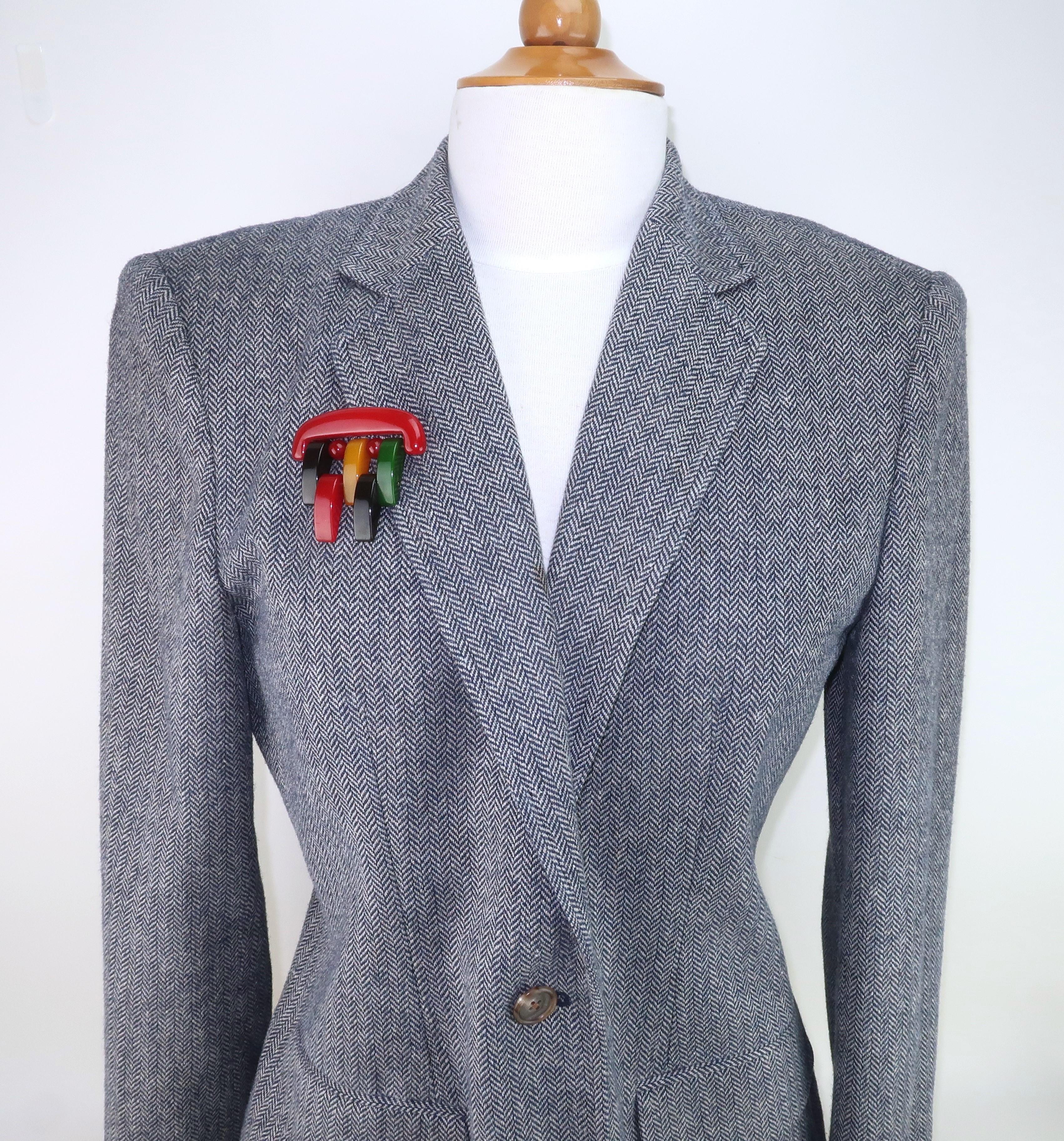 Broche en bakélite de style Philadelphie, articulée et multicolore, C.1940 en vente 3
