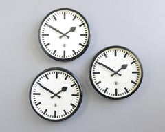 Bakelit-Wanduhren von TN:: ca. 1940er Jahre