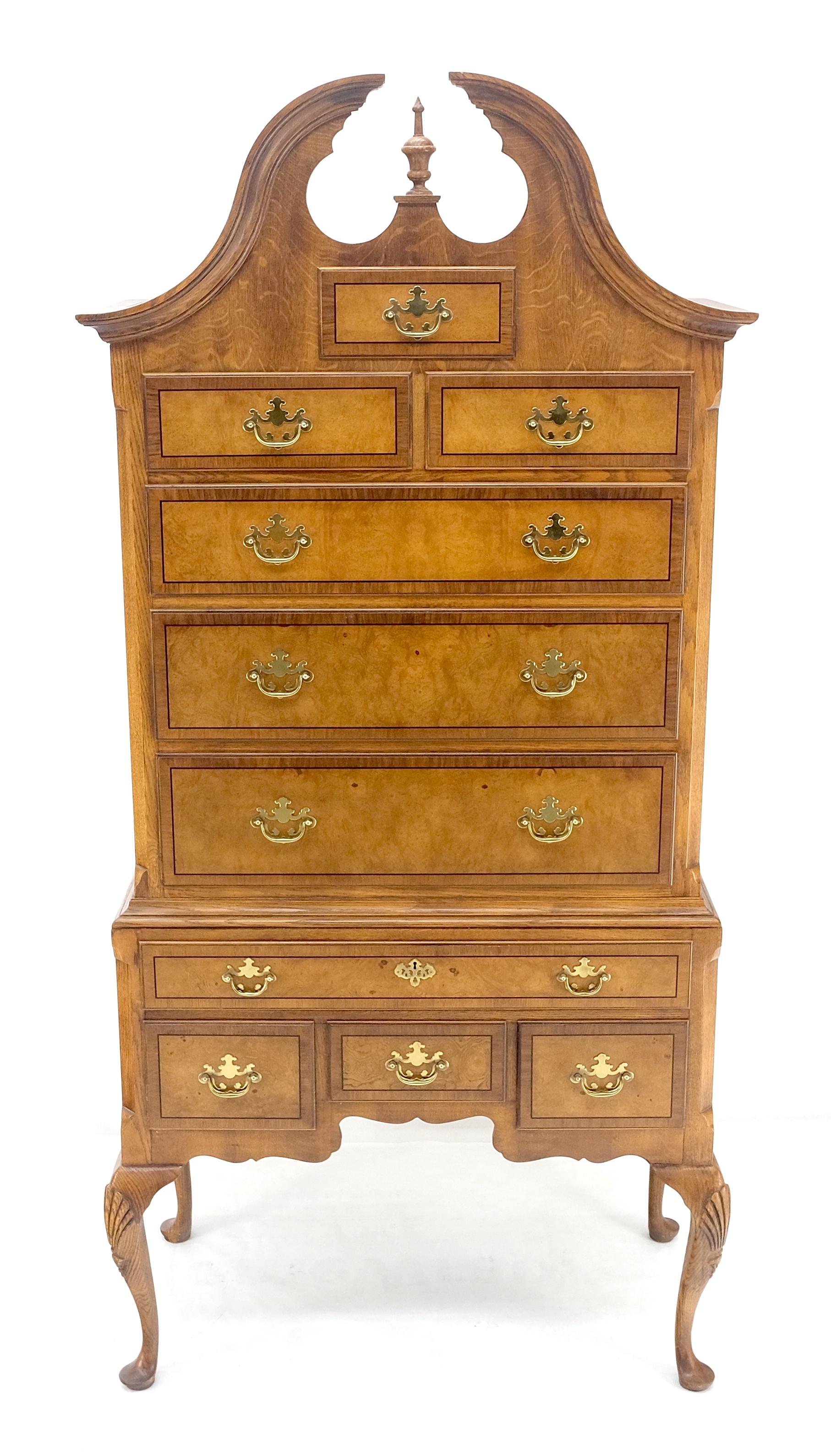 Baker 10 cassetti in stile Chippendale con ferramenta in ottone Queen An Highboy Dresser MINT in vendita 5