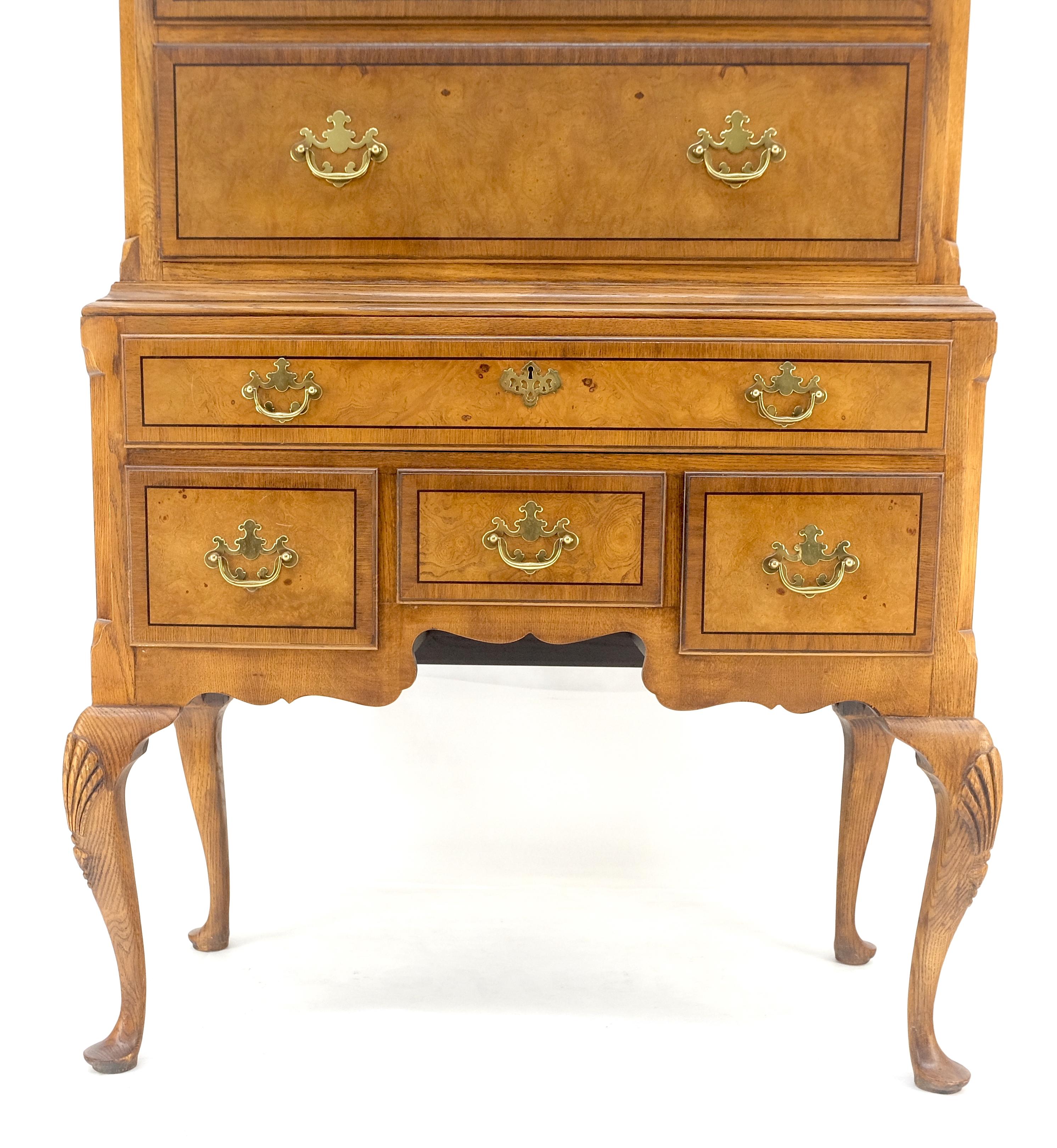 Laccato Baker 10 cassetti in stile Chippendale con ferramenta in ottone Queen An Highboy Dresser MINT in vendita