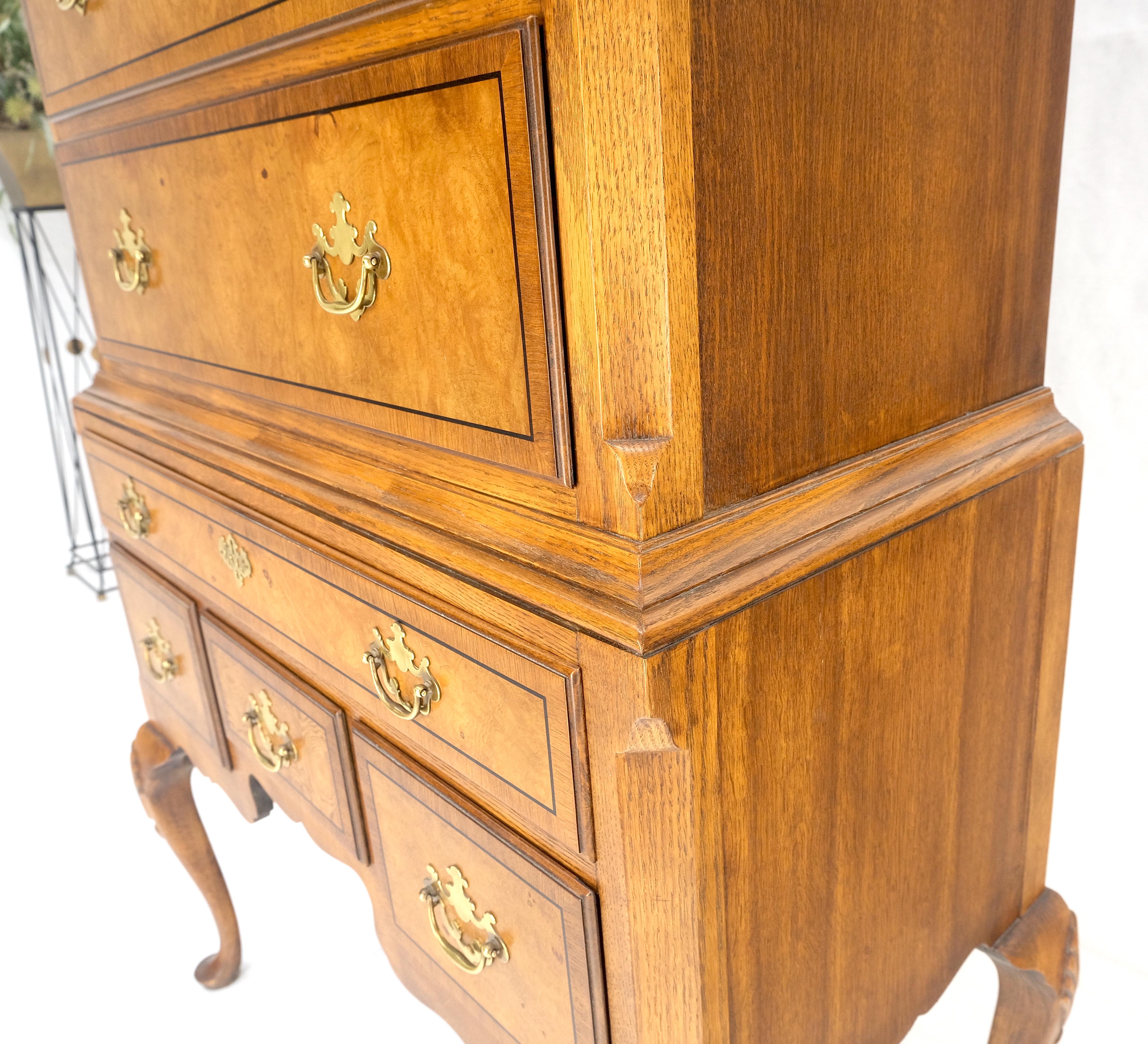 Ottone Baker 10 cassetti in stile Chippendale con ferramenta in ottone Queen An Highboy Dresser MINT in vendita
