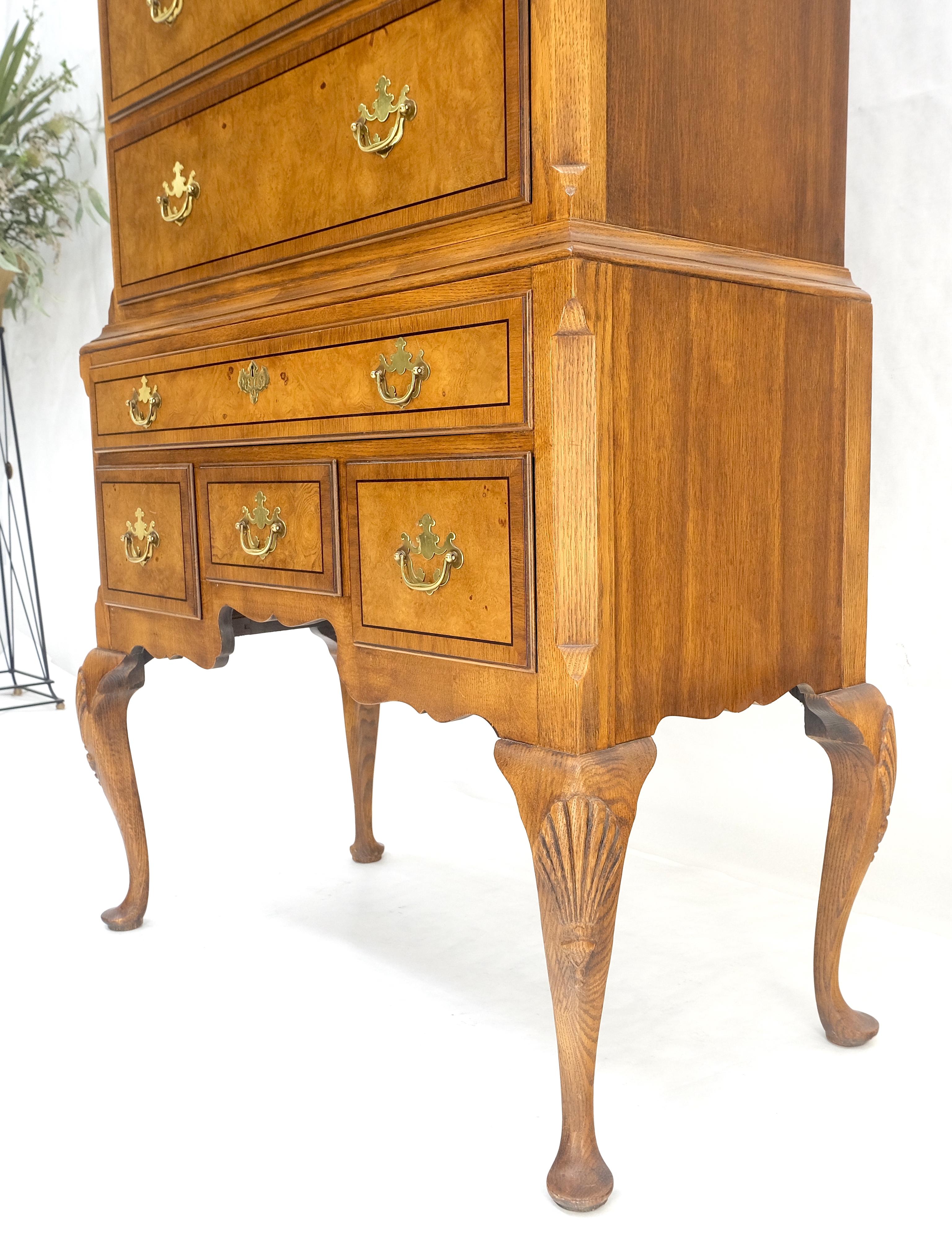 Baker 10 cassetti in stile Chippendale con ferramenta in ottone Queen An Highboy Dresser MINT in vendita 1