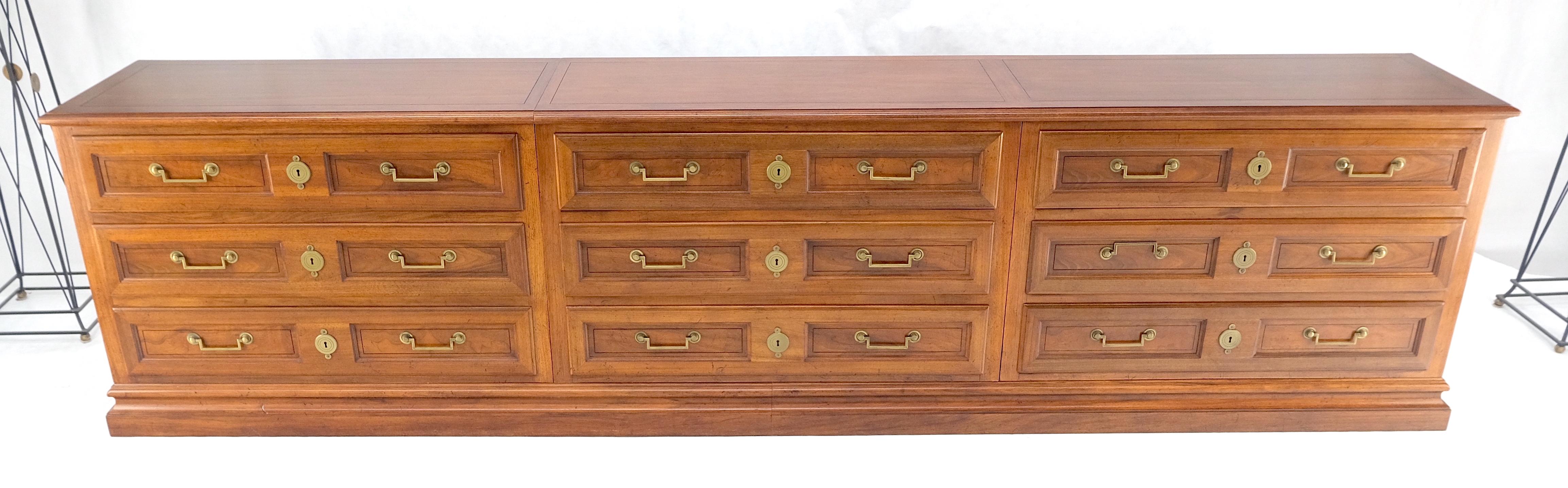 Baker 10' Extra !Long! 9 Cassetti Campaigner Directoire Stile Credenza Cassettone MINT In condizioni buone in vendita a Rockaway, NJ
