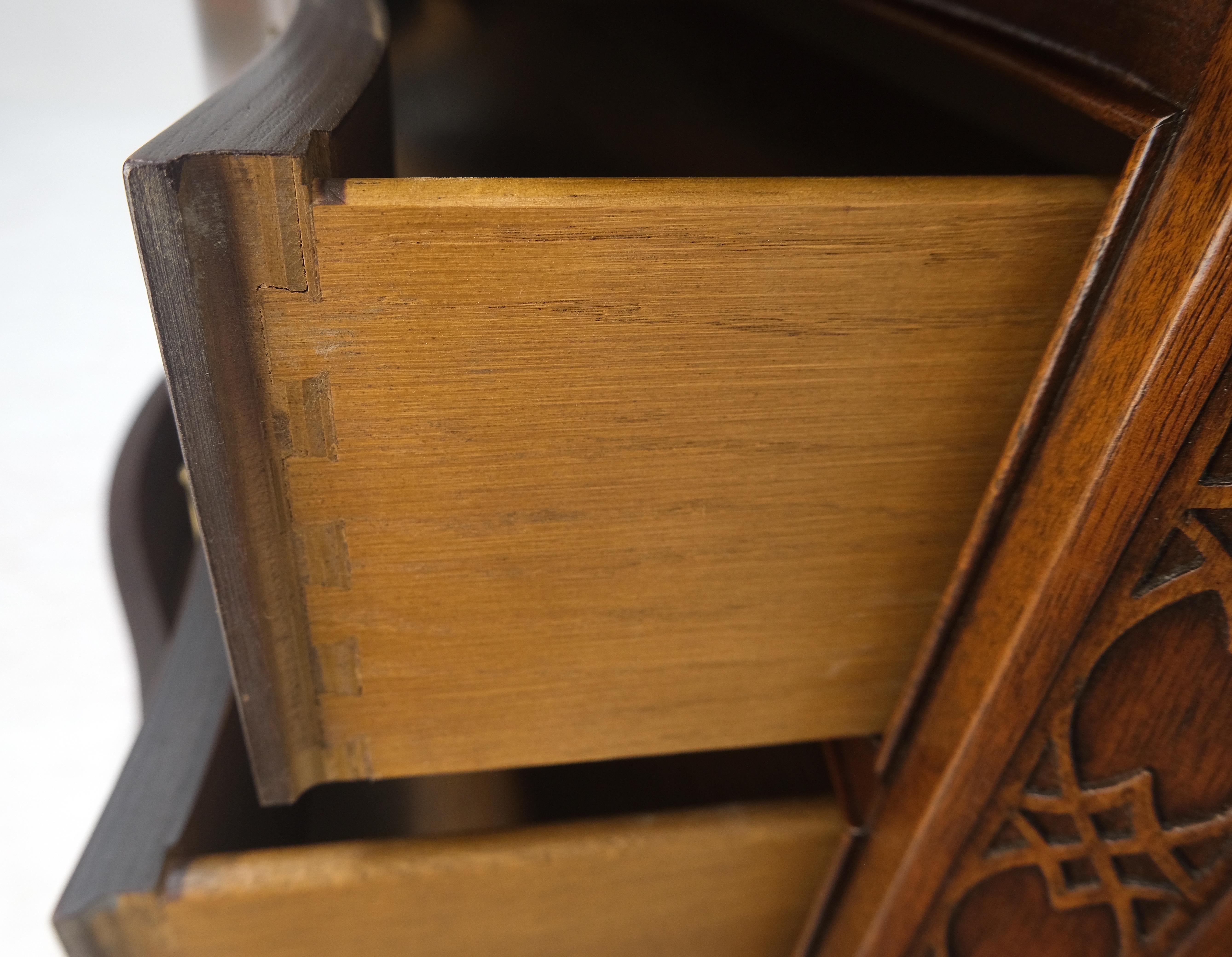 Baker 4 cassetti Serpantine Front Bracket Feet Feder Bachelor Chest Dresser MINT in vendita 6