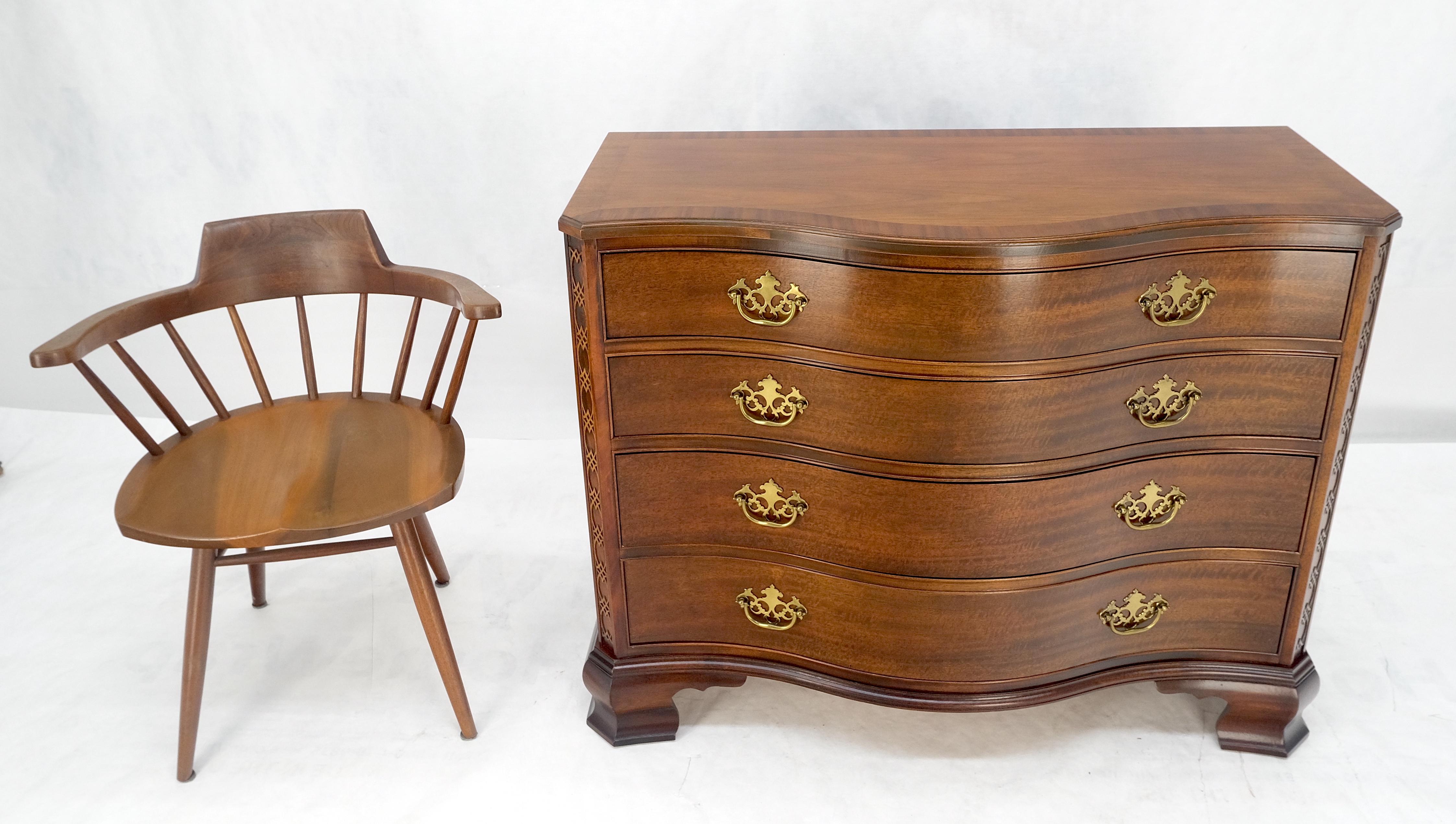 Federale Baker 4 cassetti Serpantine Front Bracket Feet Feder Bachelor Chest Dresser MINT in vendita