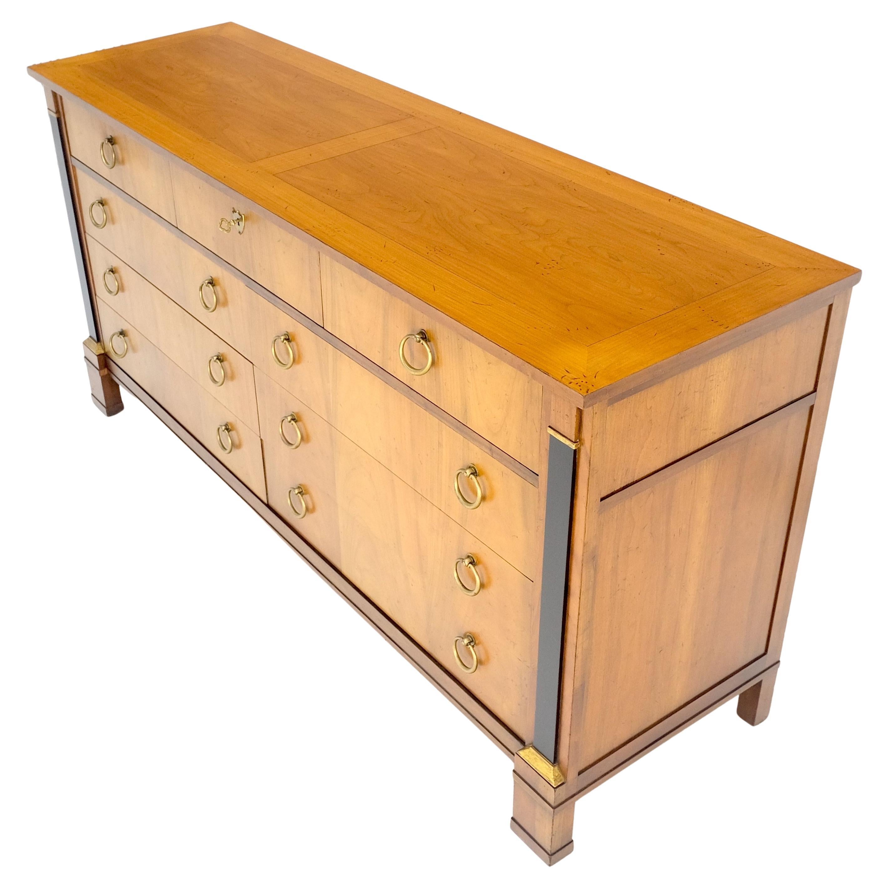 Baker 9 Tiroirs Néoclassique 64" Long Dresser Credenza W/ Brass Ring Pulls MINT