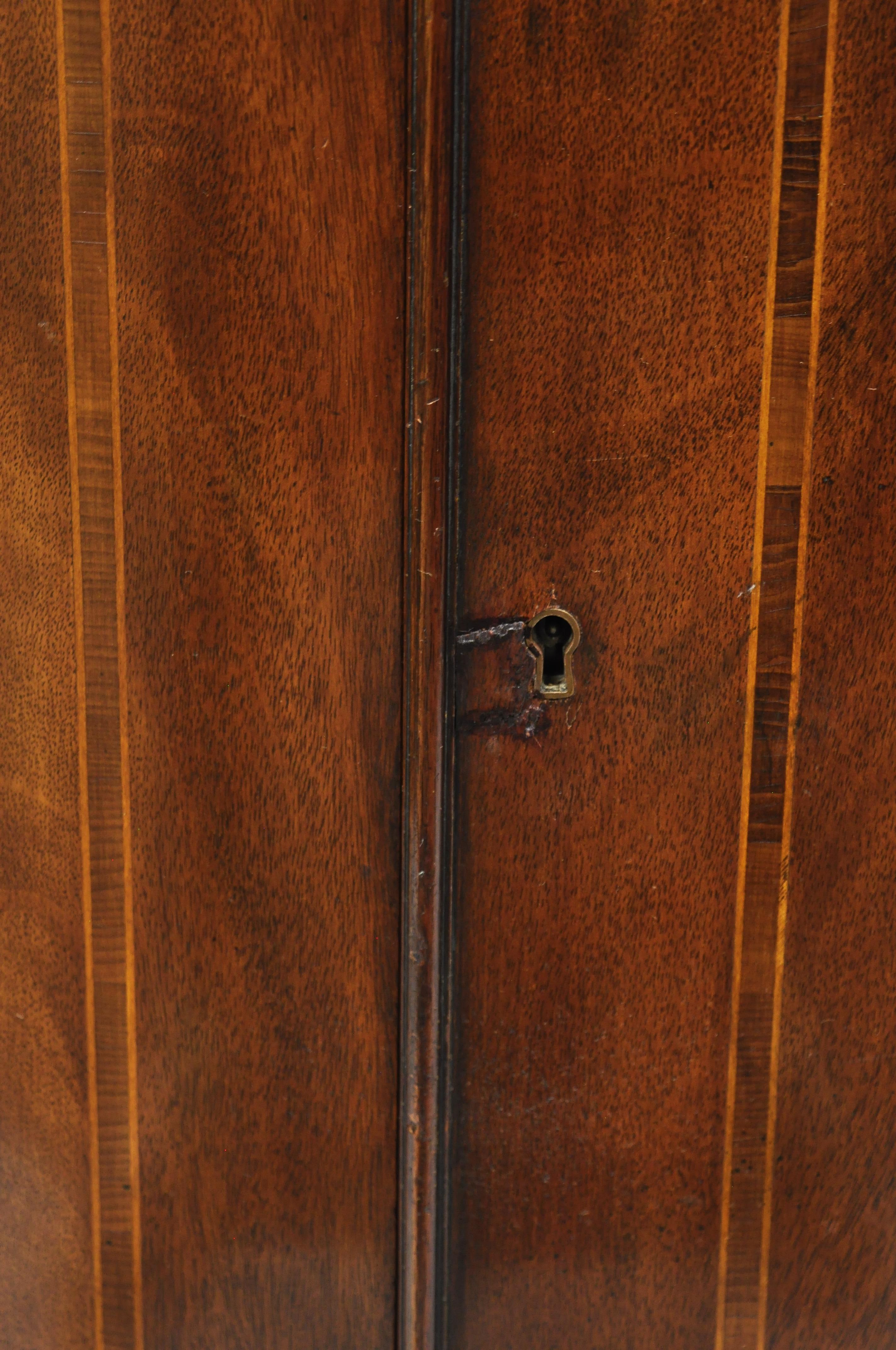 Baker Antique Flame Mahogany Inlaid Serpentine Sideboard Buffet Credenza Cabinet In Good Condition In Philadelphia, PA