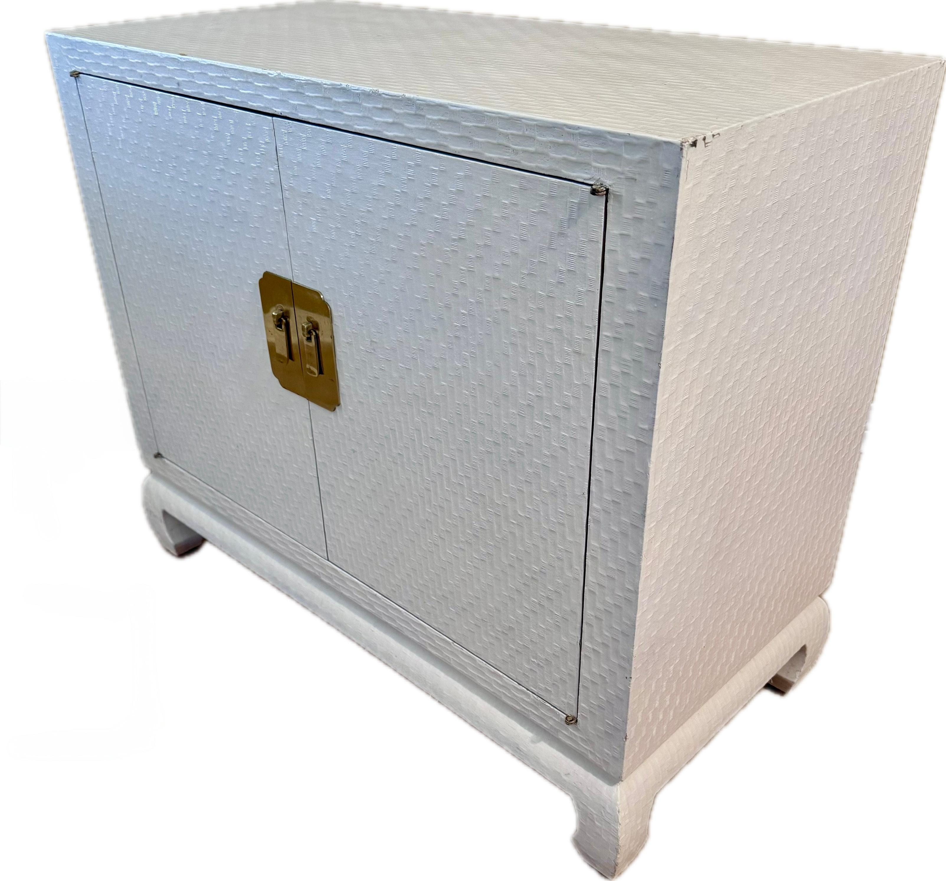 Hollywood Regency Baker Asian Modern Mid Century Grass Cloth Cream Lacquer Raffia Cabinet For Sale