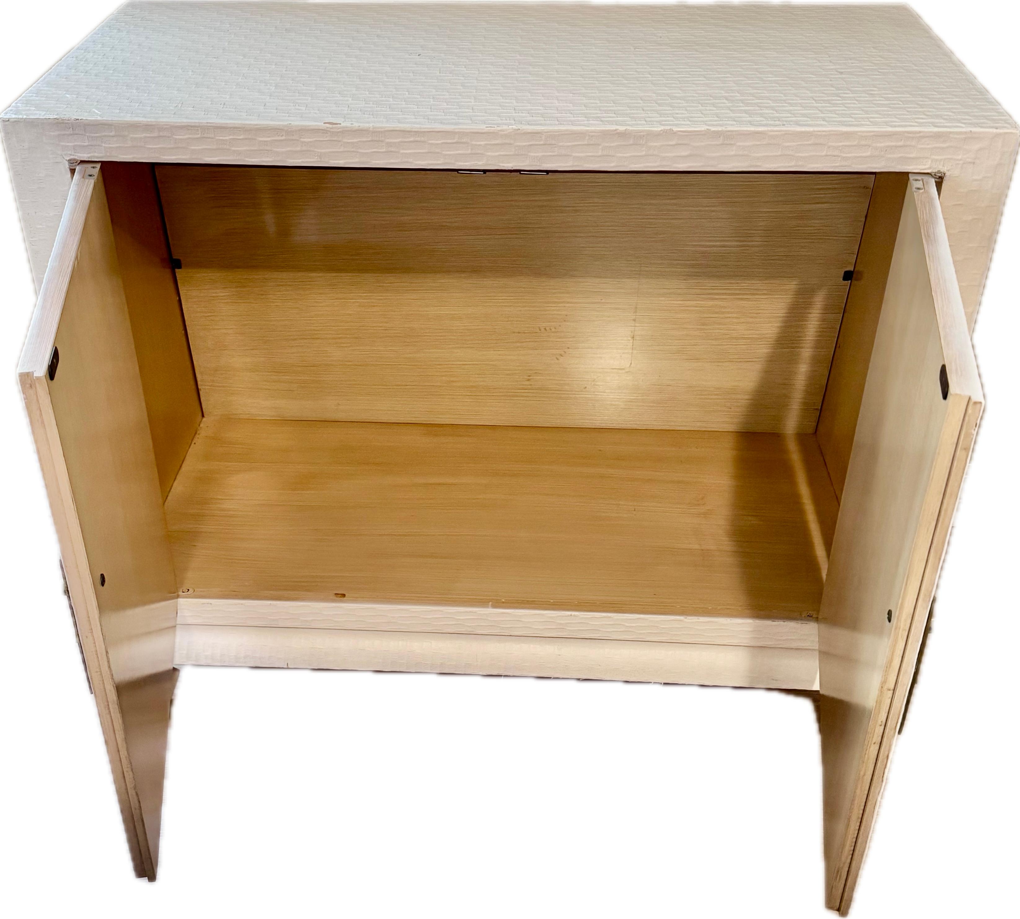 Baker Asian Modern Mid Century Grass Cloth Cream Lacquer Raffia Cabinet In Good Condition For Sale In Bradenton, FL