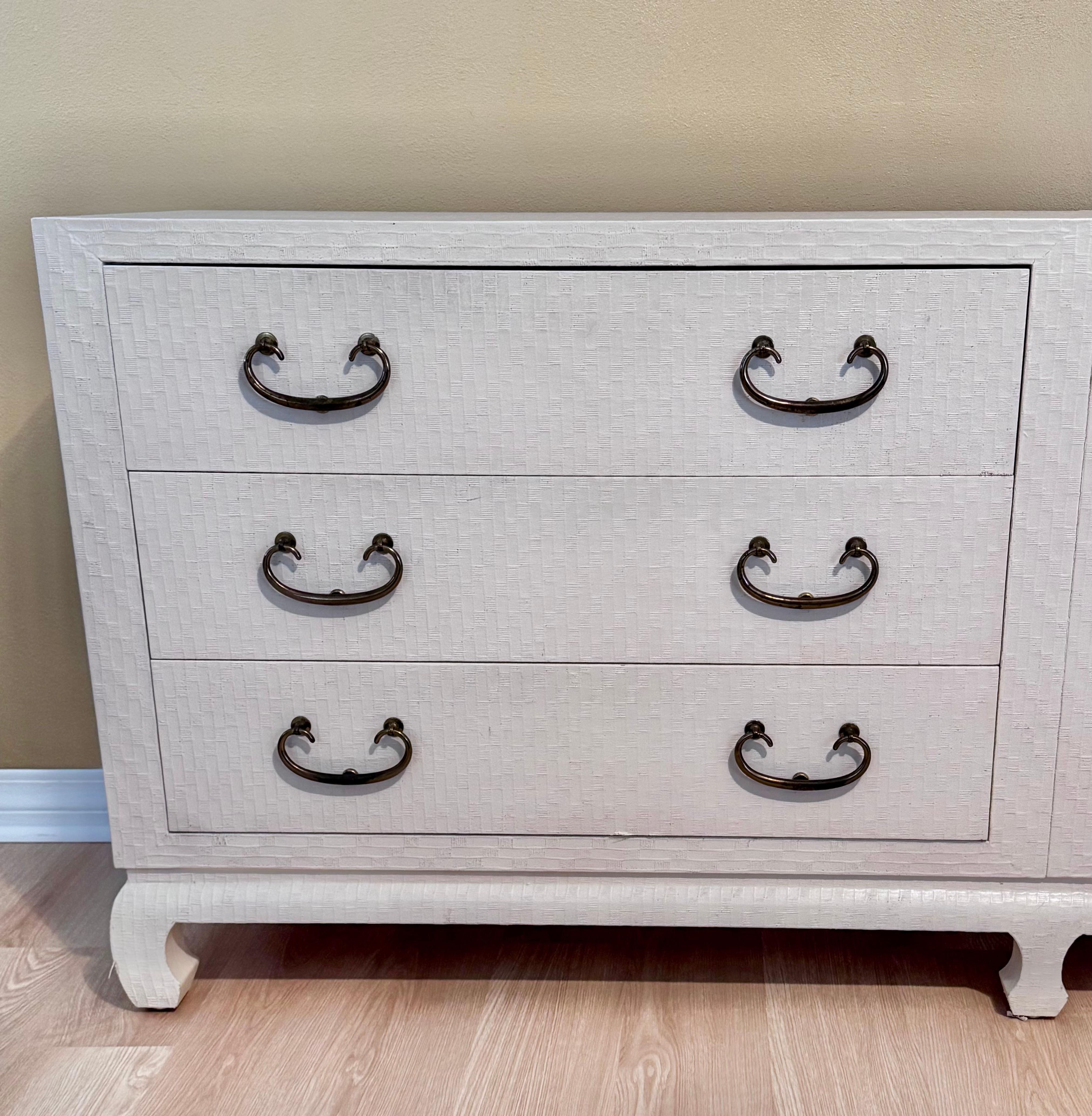 Baker Asian Modern Mid Century Grass Cloth Cream Lacquer Raffia Commode In Good Condition For Sale In Bradenton, FL