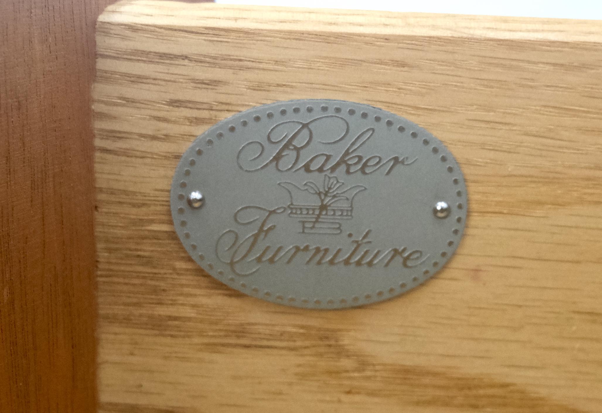 XX secolo Credenza Feder Baker a fasce intarsiate Demi Lune MINT! in vendita