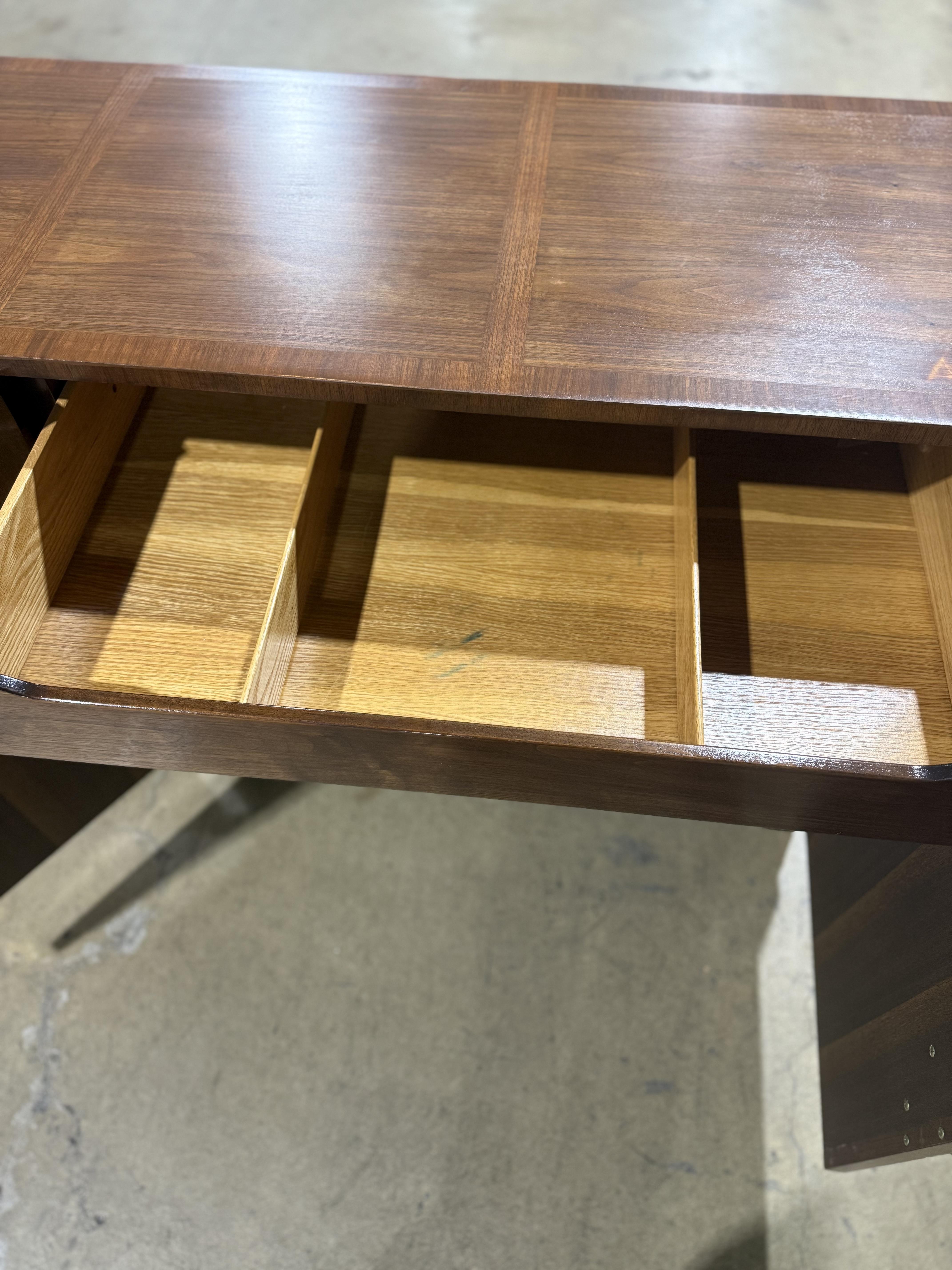 Baker Banded Walnut Credenza Server im Angebot 5
